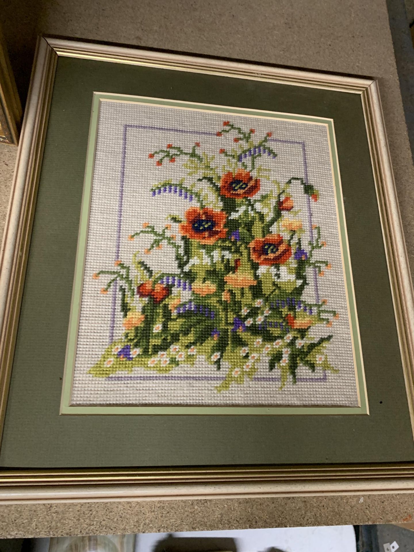 A FRAMED CROSS STITCH TAPESTRY, SMALL GILT FRAMED PRINTS AND A CABINET PLATE - Image 4 of 4