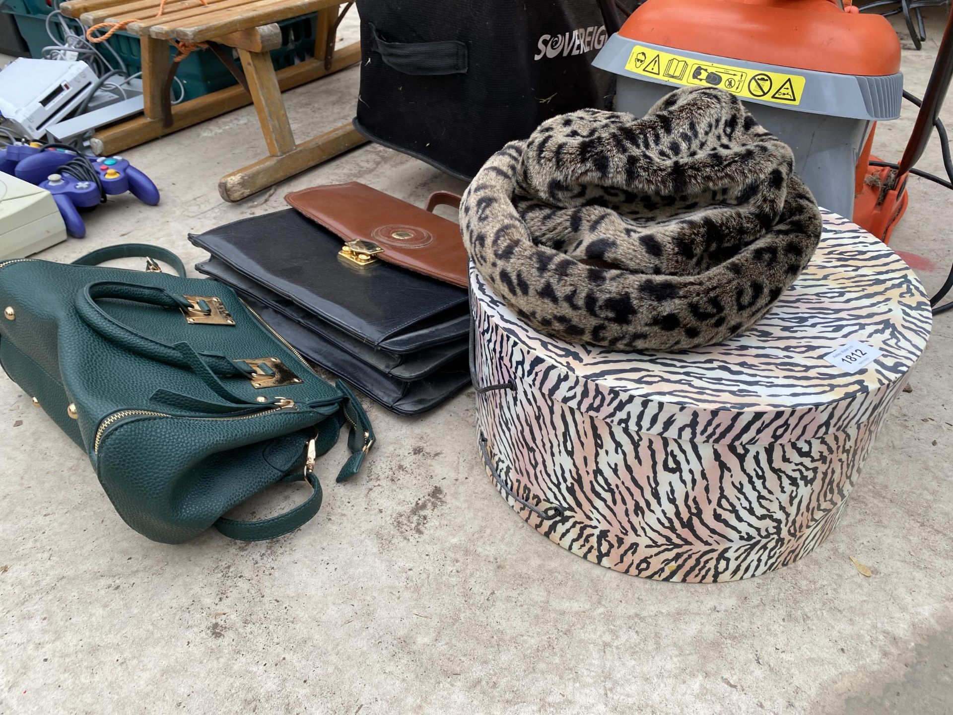 A LADIES HAT AND TWO HANDBAGS - Image 2 of 3