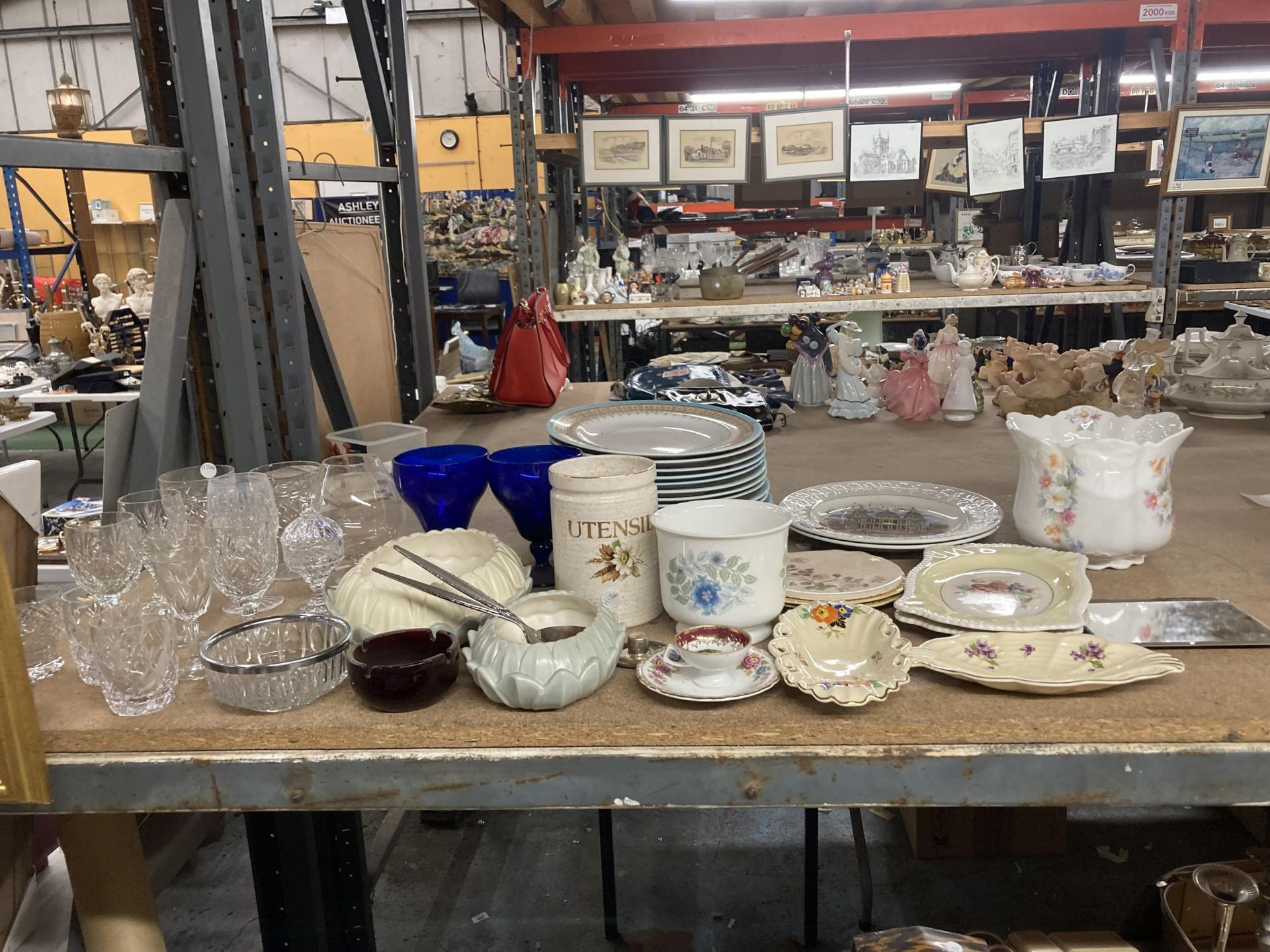 A MIXED LOT OF CERAMICS AND CUT GLASS DRINKING GLASSES, UTENSILS JAR, WEDGWOOD CLEMENTINE ETC
