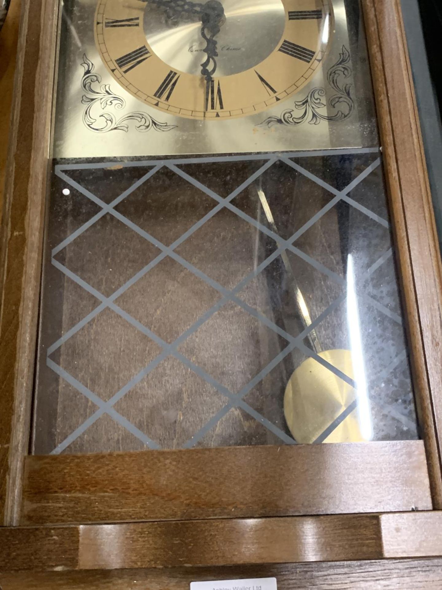 A VINTAGE STYLE MAHOGANY WALL CLOCK WITH PENDULUM - Image 3 of 3