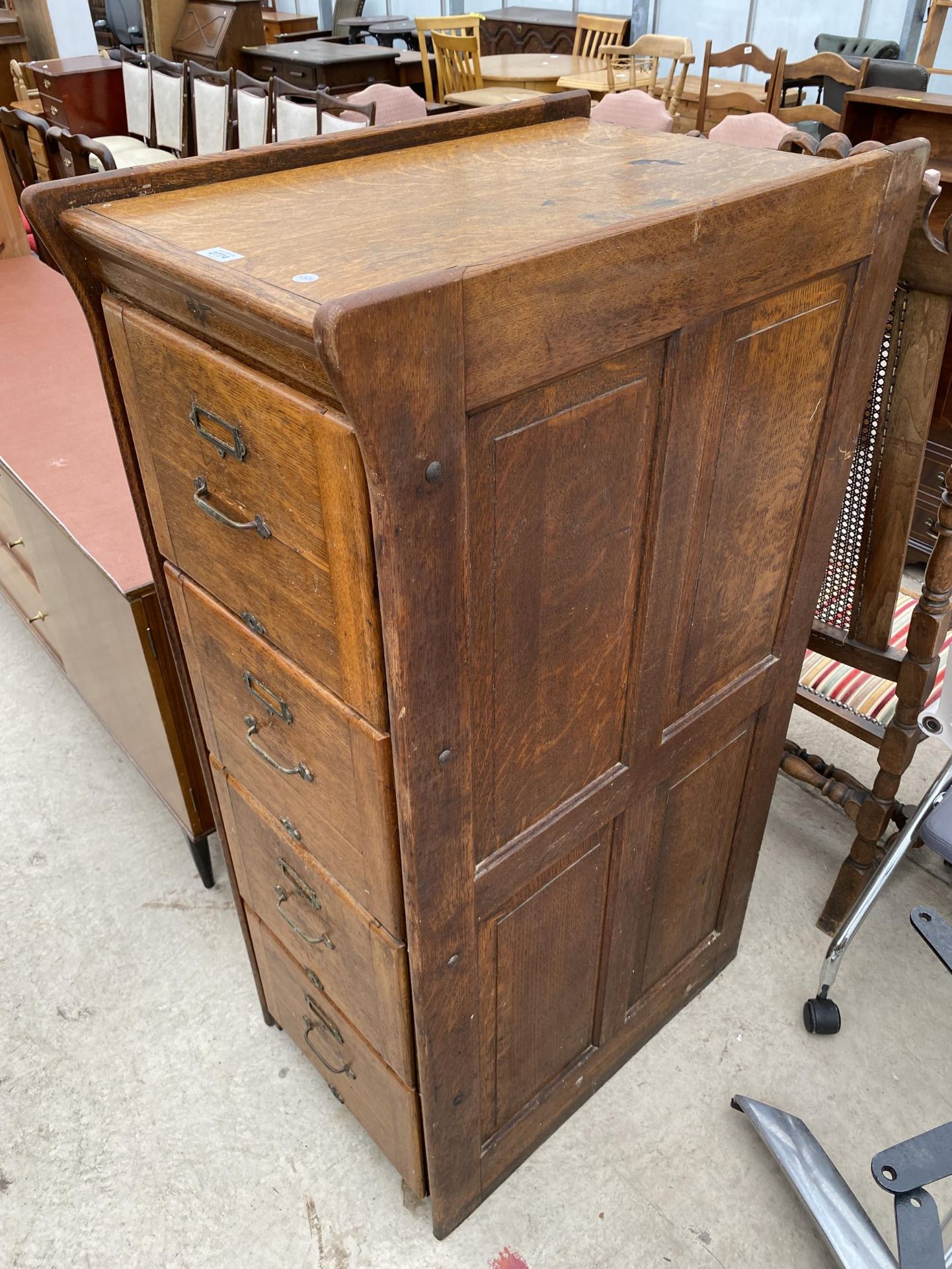 AN EARLY 20TH CENTURY OAK 4 DRAWER FILING CABINET - Bild 3 aus 5