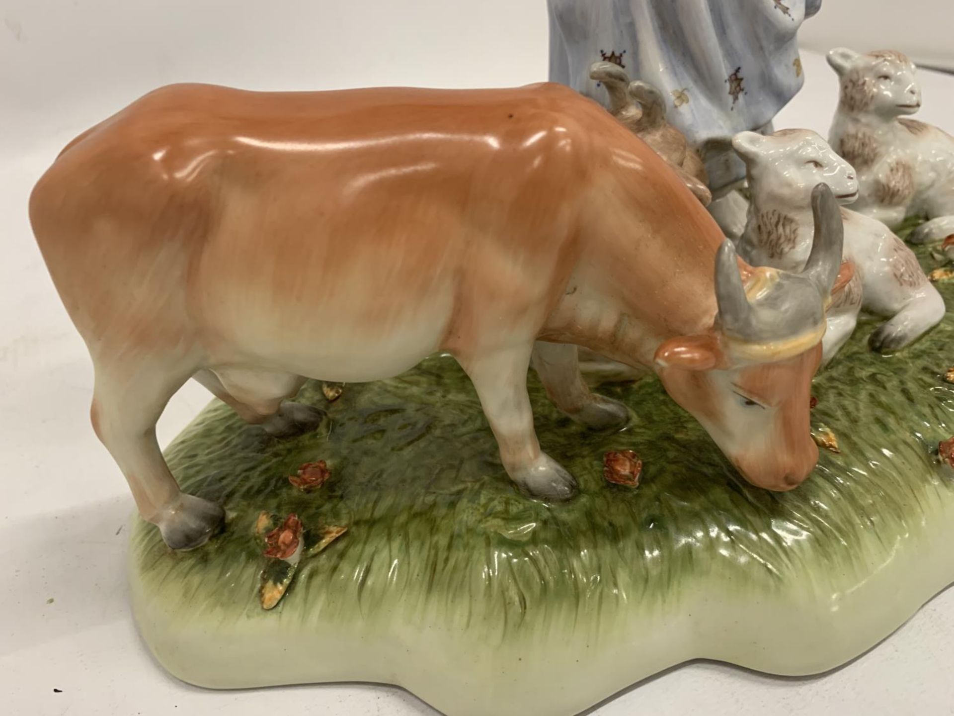 A VINTAGE CERAMIC TABLEAU OF A LADY WITH FARM ANIMALS WITH BLUE CROSSED SWORDS AND R TO BASE - Image 3 of 5