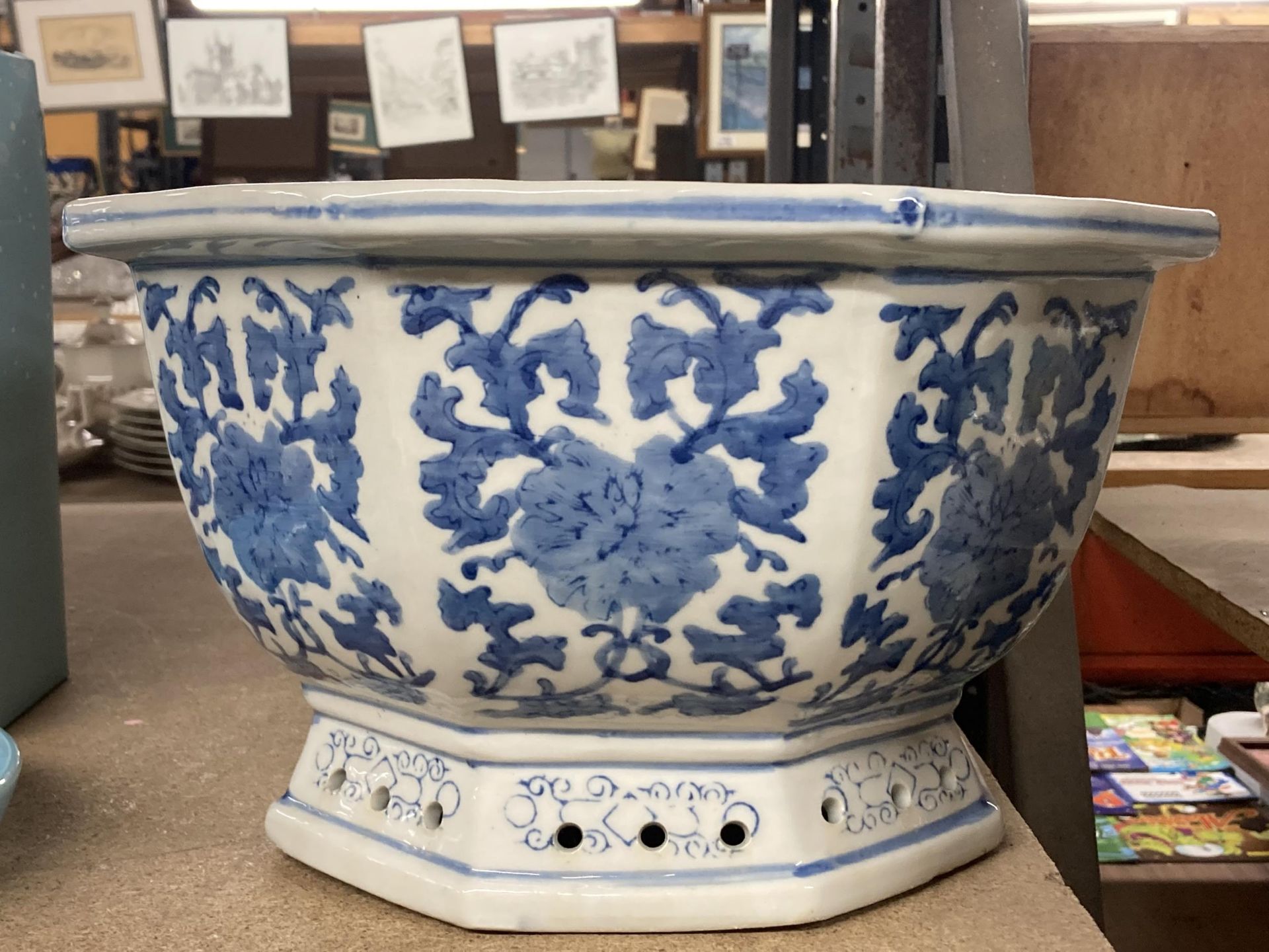 A MODERN CHINESE BLUE AND WHITE PLANTER JARDINIERE