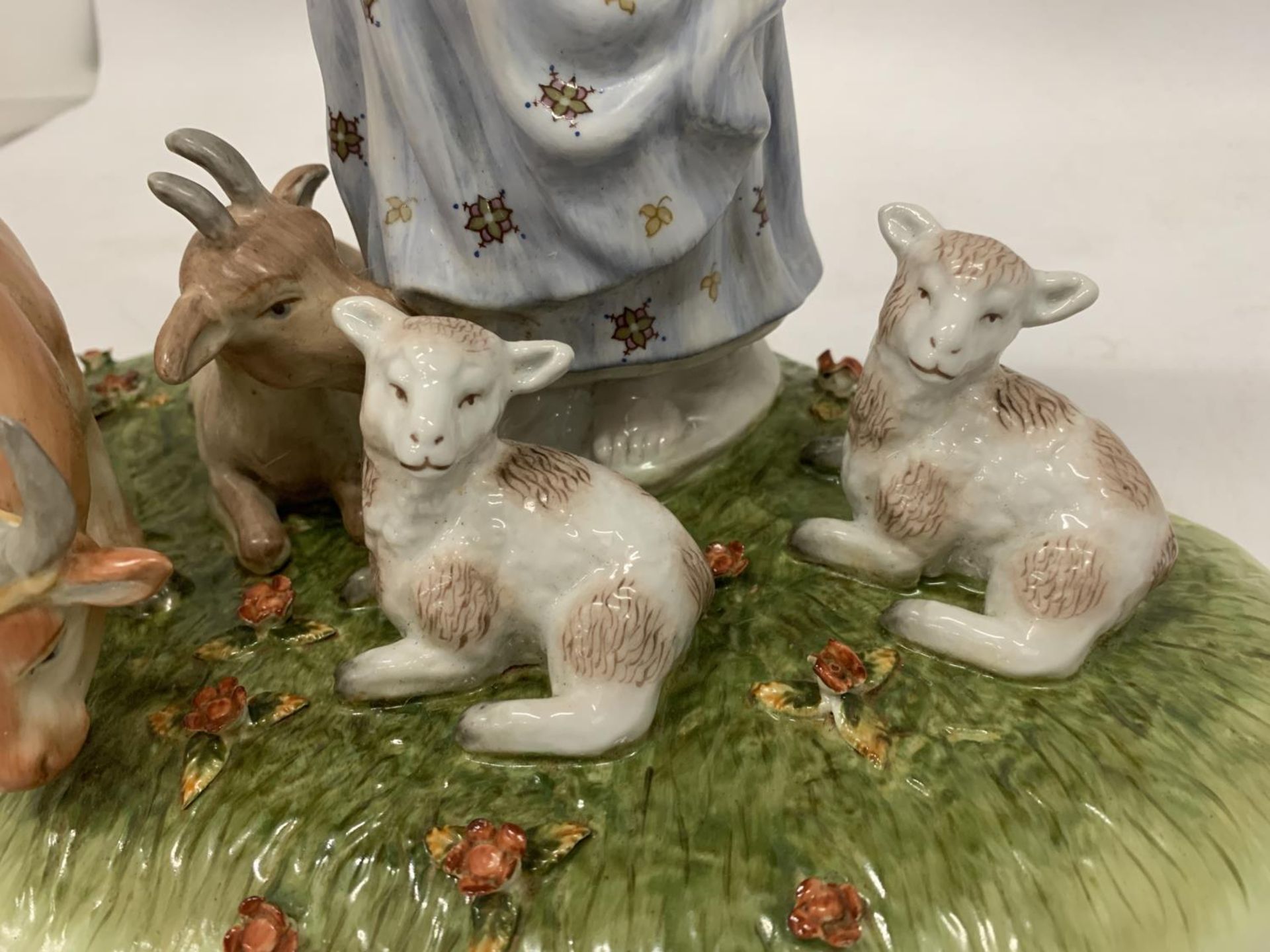 A VINTAGE CERAMIC TABLEAU OF A LADY WITH FARM ANIMALS WITH BLUE CROSSED SWORDS AND R TO BASE - Image 4 of 5