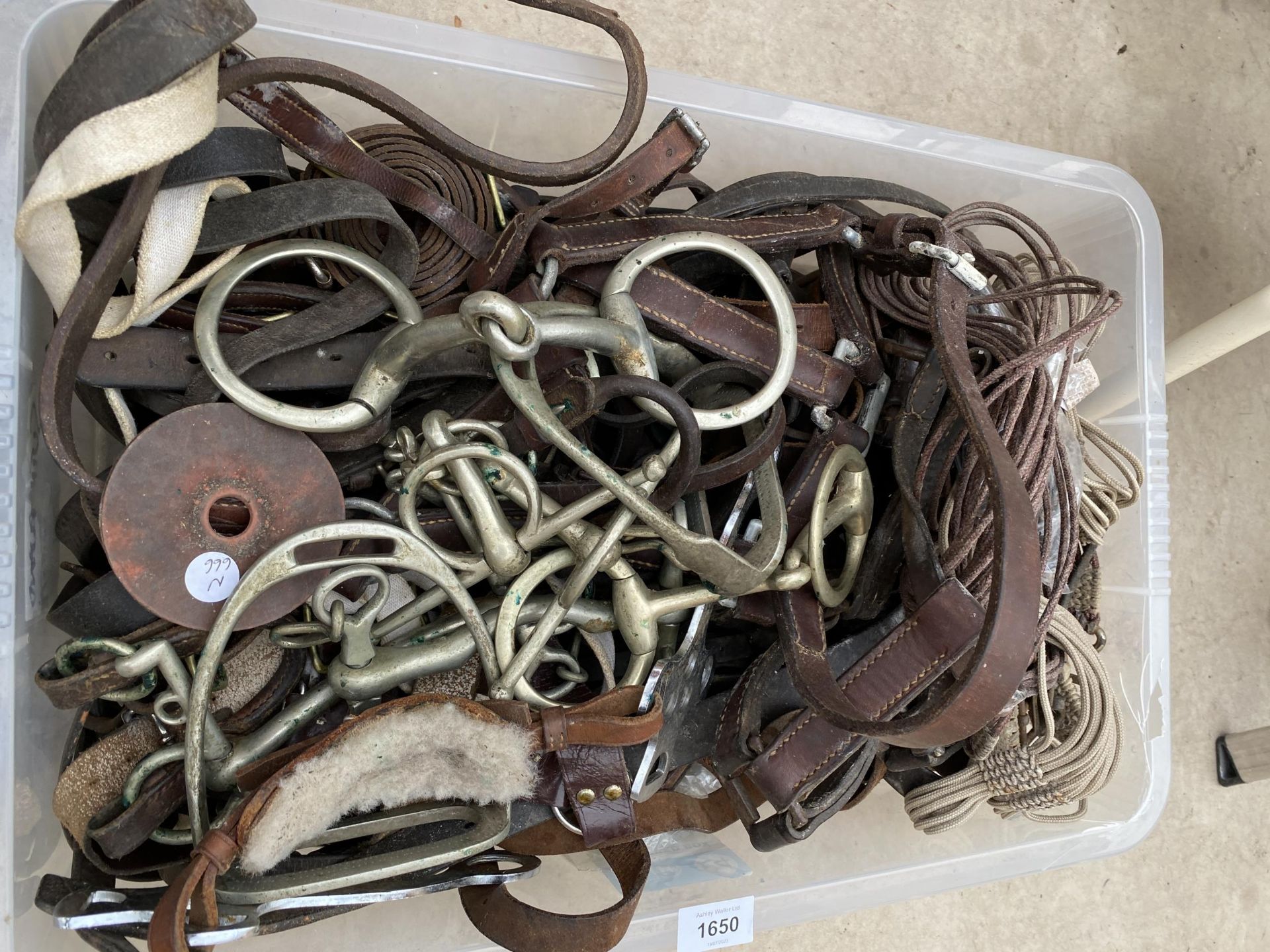 A LARGE ASSORTMENT OF VINTAGE HORSE TACK TO INCLUDE HEAD COLLARS, BITS AND STIRRUPS ETC - Image 2 of 2