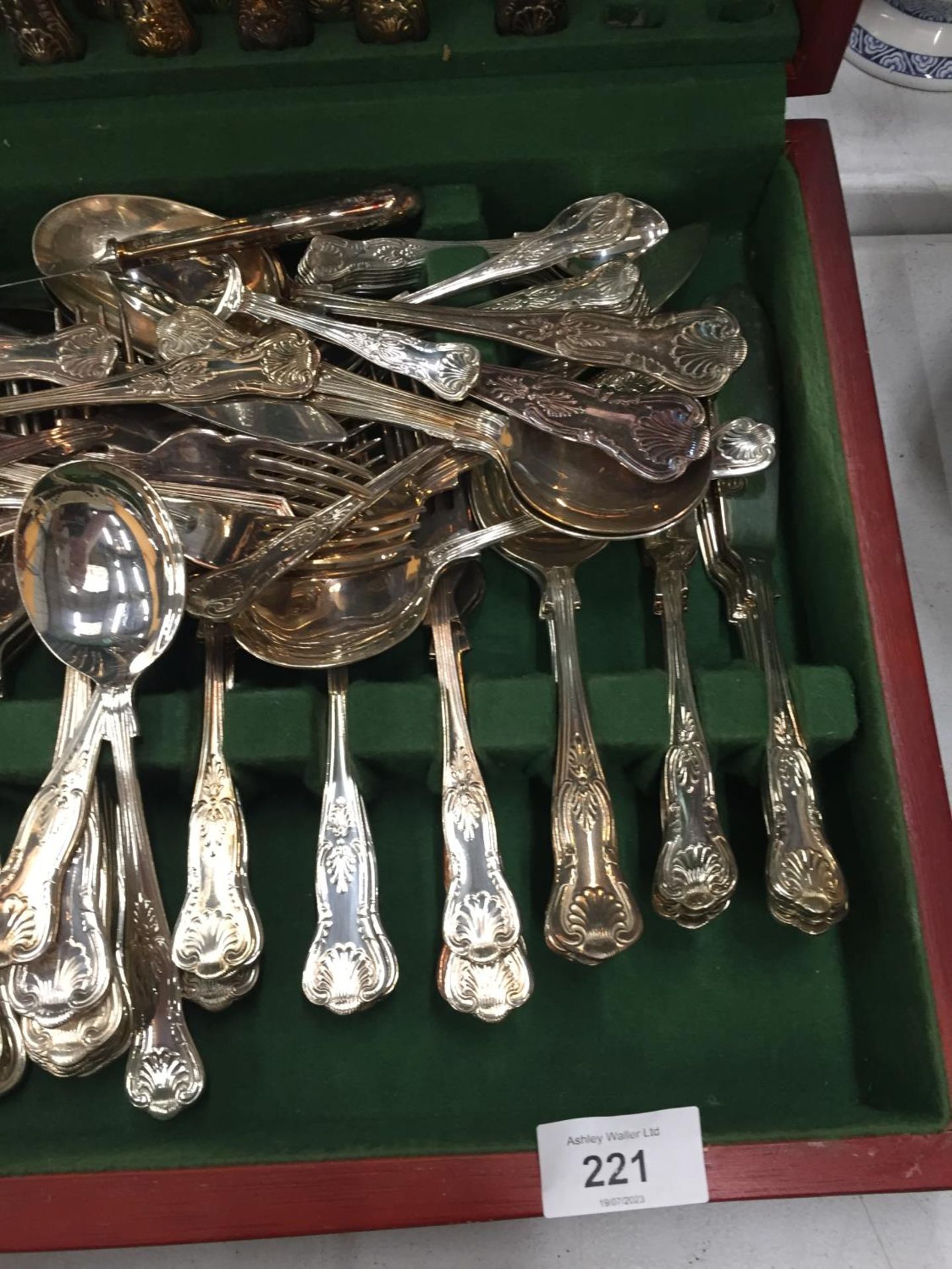 A BOXED ARTHUR PRICE OF ENGLAND BY APPOINTMENT TO HM QUEEN ELIZABETH II CUTLERY SET (SHEFFIELD) - Bild 3 aus 6