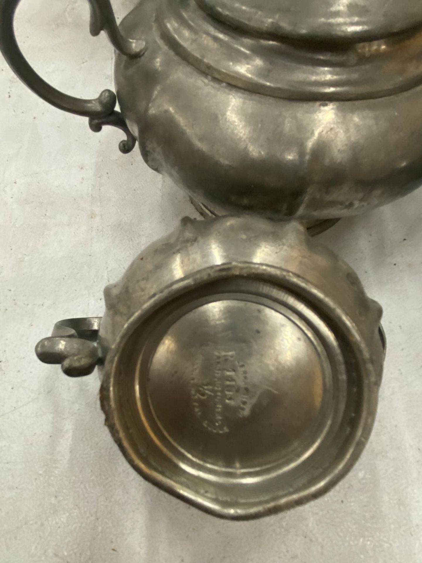 A PEWTER TEASET TO INCLUDE TEAPOT, SUGAR, MILK AND HOT WATER JUG - Image 6 of 6