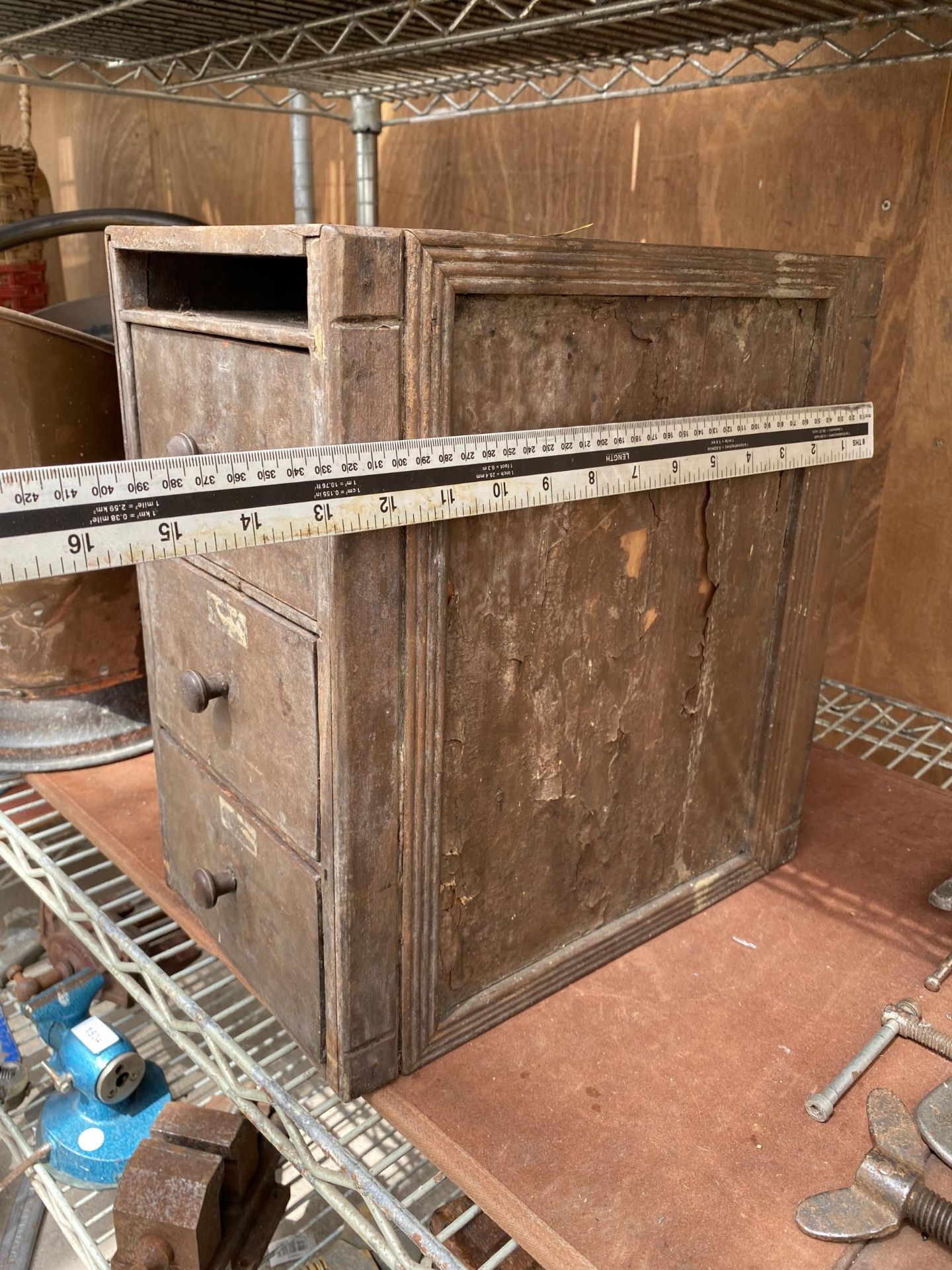 A VINTAGE WOODEN THREE DRAWER TOOL CHEST CONTAINING AN ASSORTMENT OF HARDWARE - Image 6 of 7