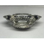 A DECORATIVE STERLING SILVER DISH WITH PIERCED SIDES