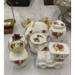 A QUANTITY OF ROYAL ALBERT OLD COUNTRY ROSES TO INCLUDE A POMANDER, DOROTHY BAG, TRINKET POT,