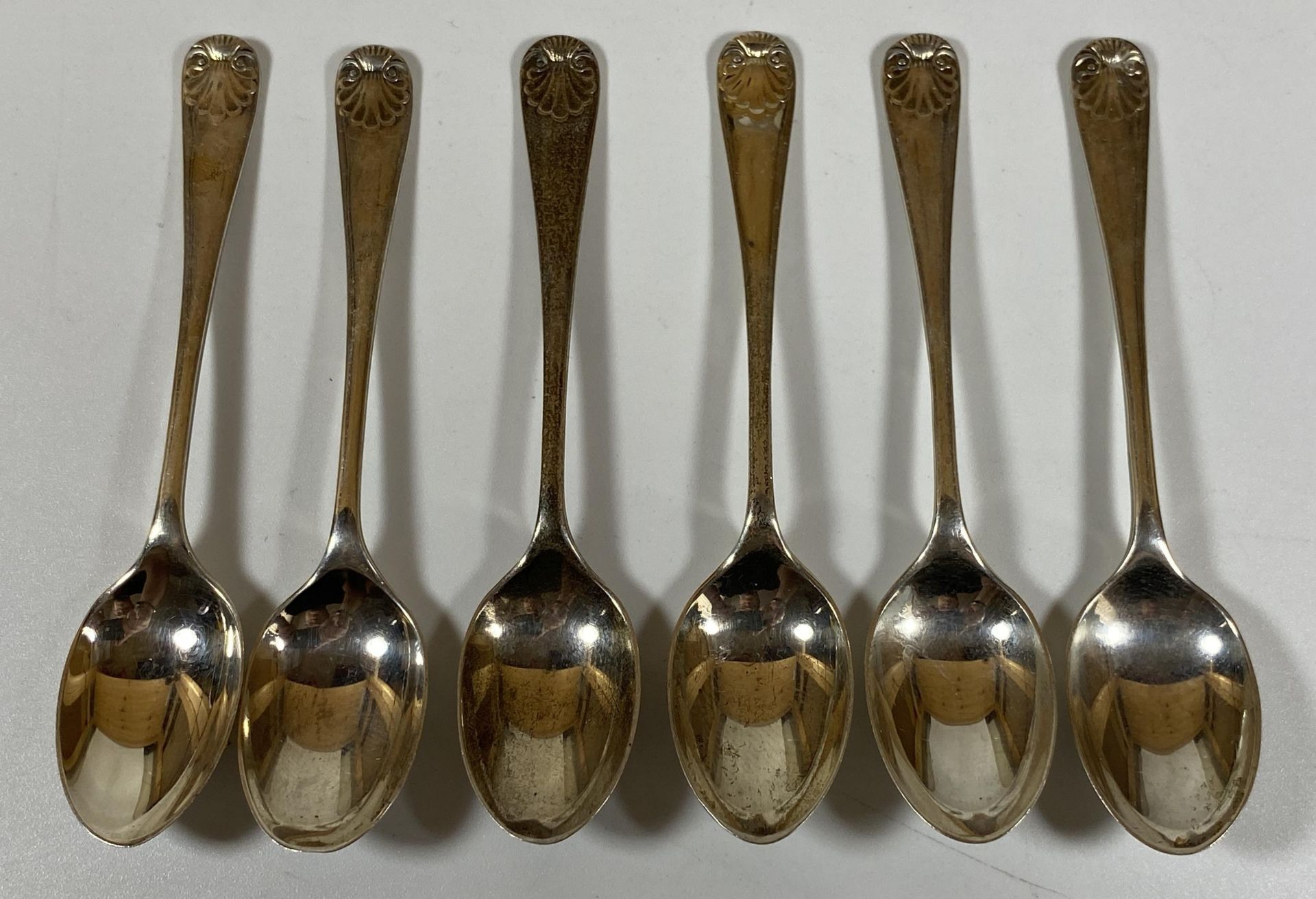 A SET OF SIX SHEFFIELD HALLMARKED SILVER SMALL TEASPOONS, TOTAL WEIGHT 49G