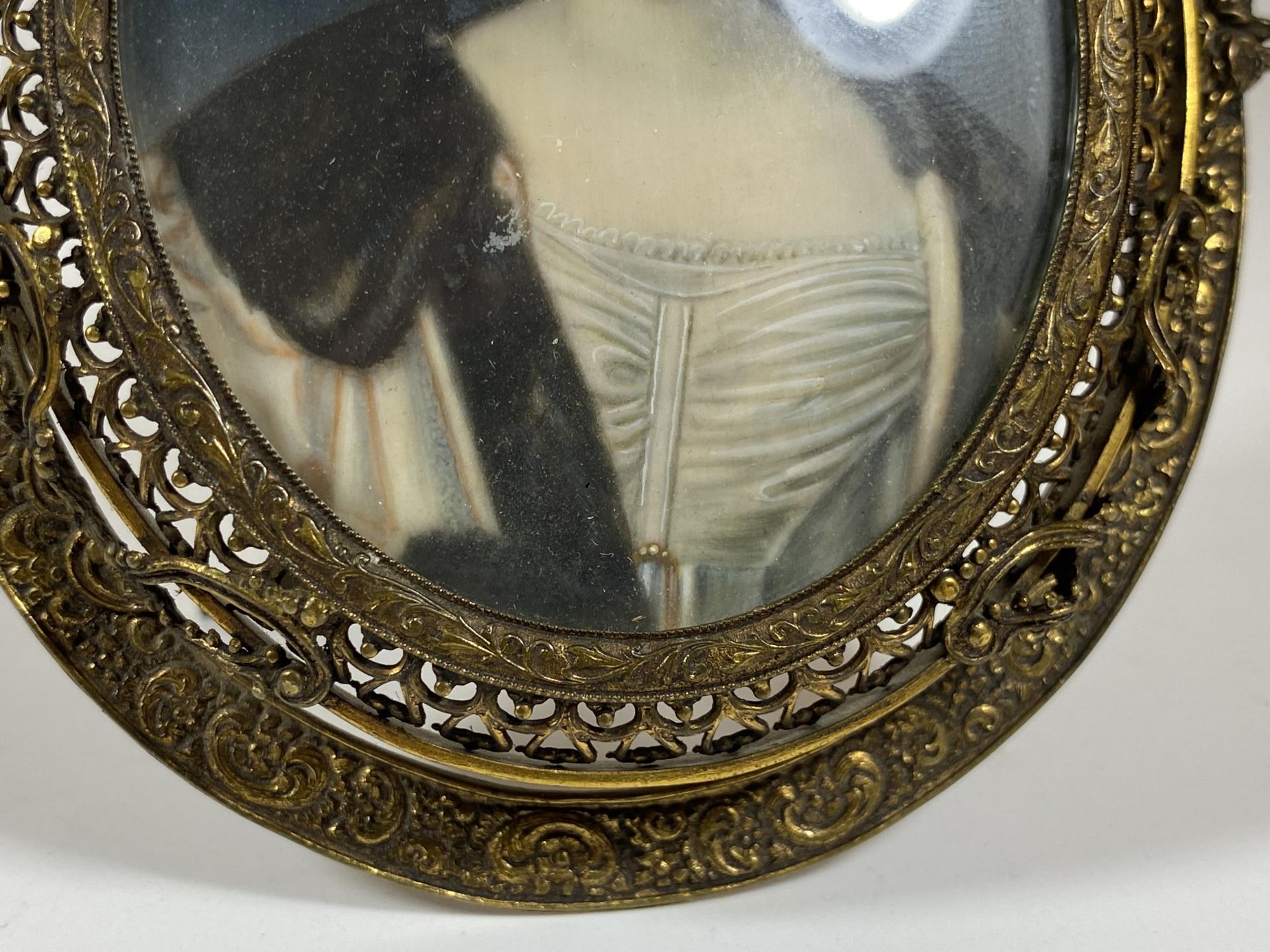 AN EARLY 19TH CENTURY HAND PAINTED PORTRAIT OF A LADY, SIGNED M.STIELER, IN ORNATE BRASS OVAL - Image 4 of 12