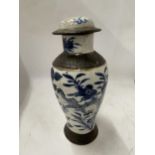 A LATE 19TH CENTURY CHINESE BLUE AND WHITE CRACKLE GLAZE TEMPLE JAR, LID A/F, HEIGHT 28CM