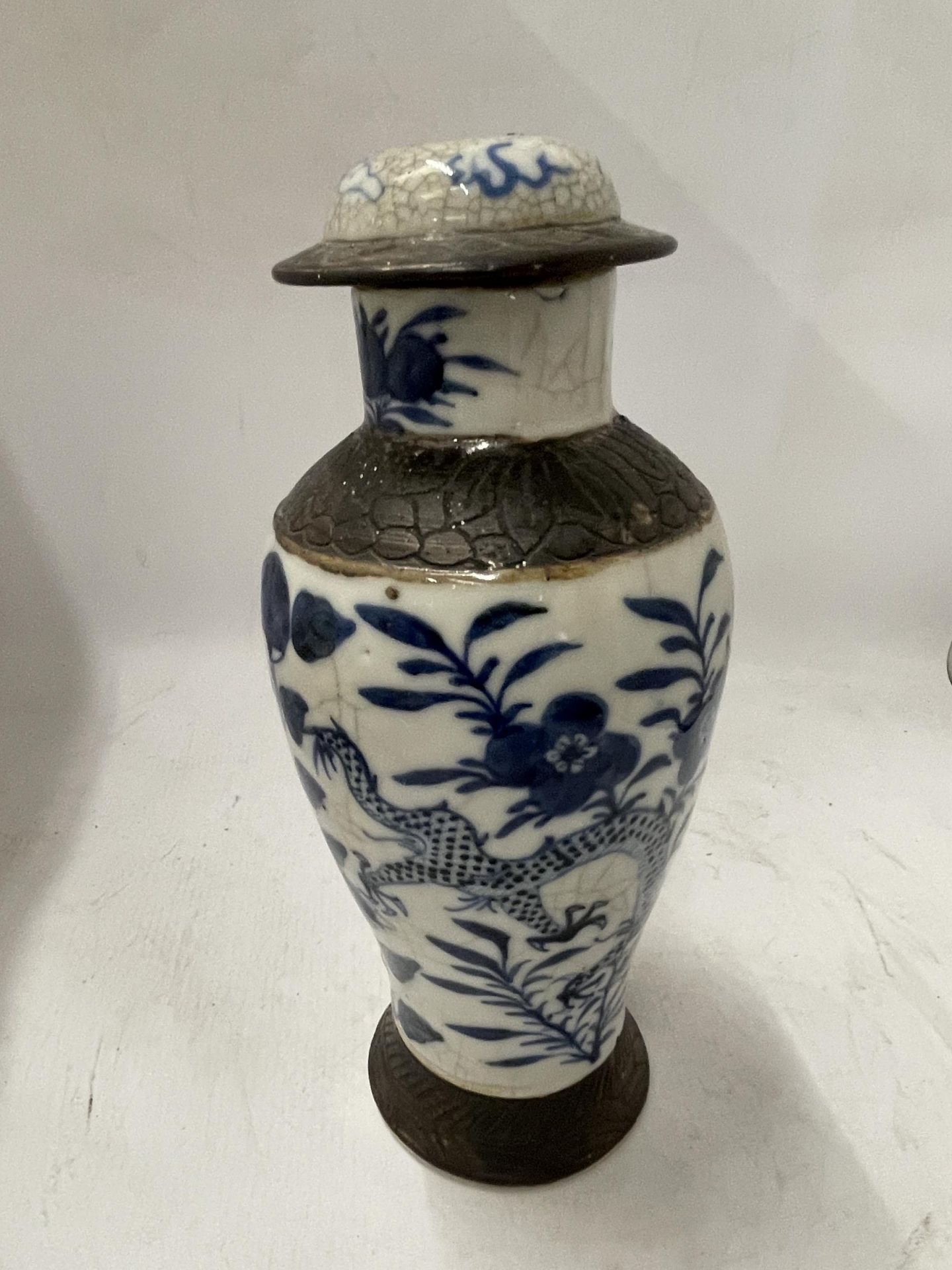 A LATE 19TH CENTURY CHINESE BLUE AND WHITE CRACKLE GLAZE TEMPLE JAR, LID A/F, HEIGHT 28CM