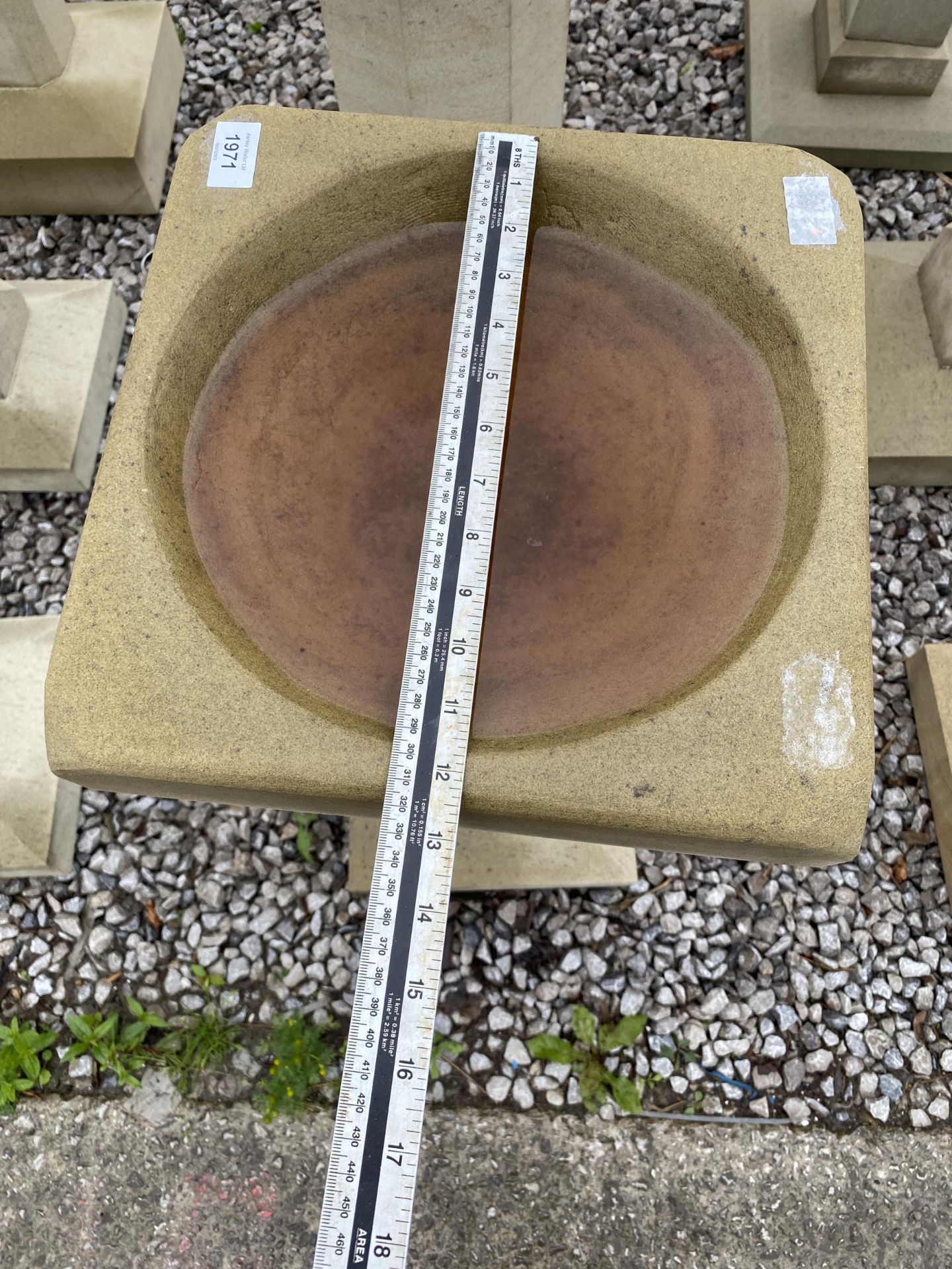 A DECORATIVE YORK STONE BIRD BATH WITH PEDESTAL BASE - Image 3 of 3