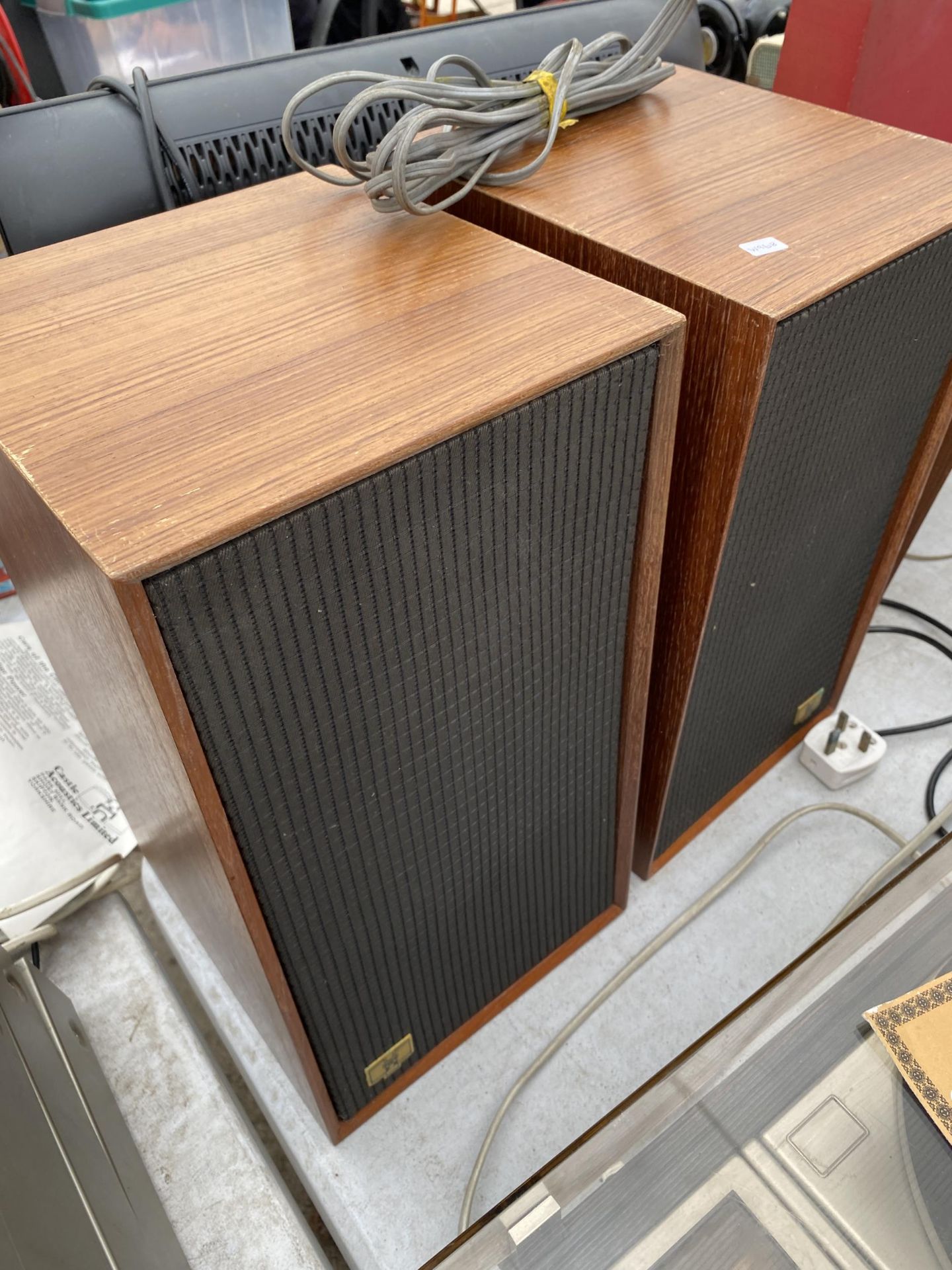 A RETRO PHILIPS RECORD PLAYER AND A PAIR OF WOODEN CASED SPEAKERS - Image 7 of 7