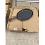 APPROXIMATELY 10 CAST IRON SKILLET PANS