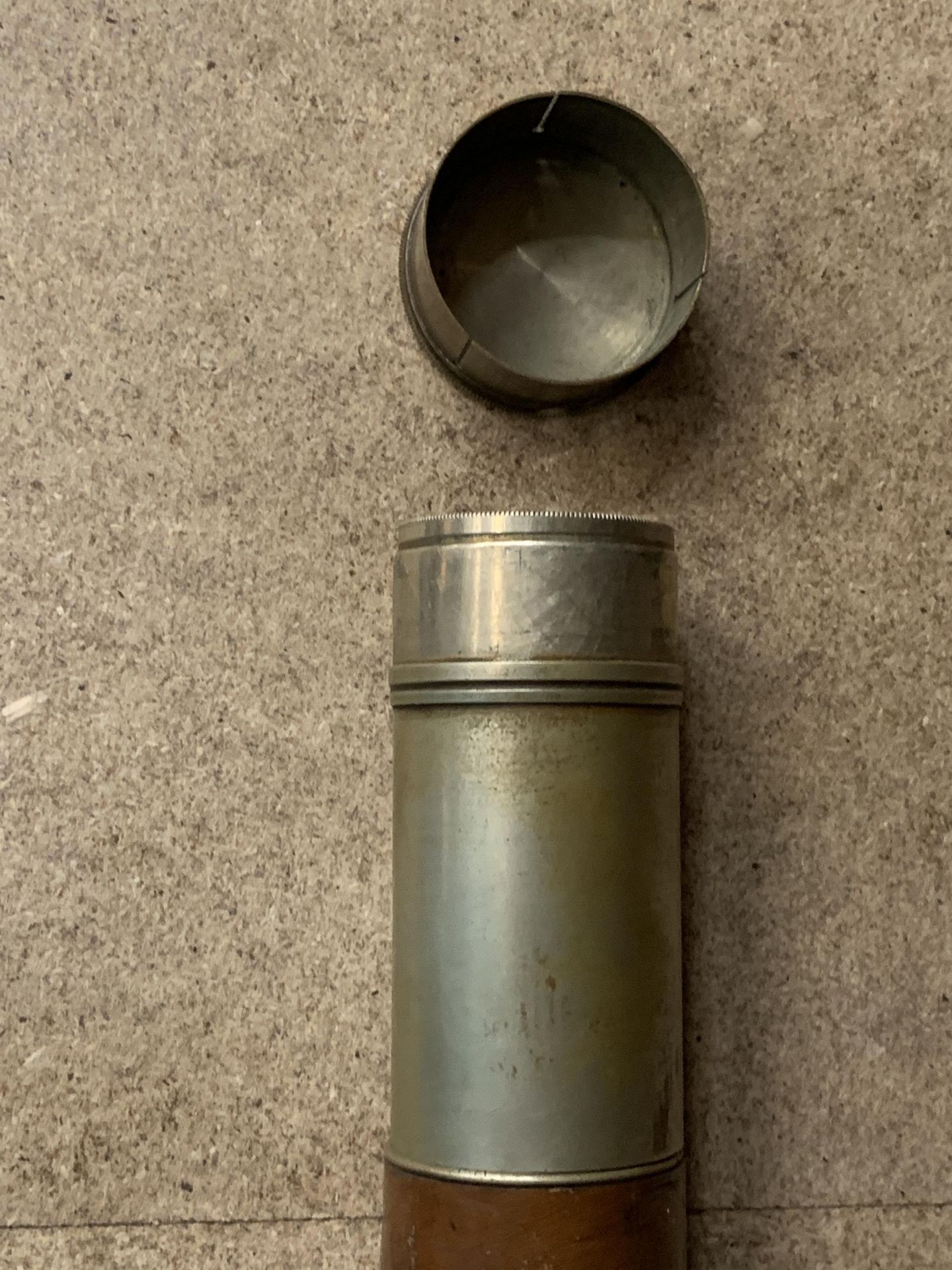 A VINTAGE BRASS TELESCOPE WITH LEATHER CASING MADE BY G LEE AND SON, 33 THE HARD, PORTSMOUTH - Image 3 of 4