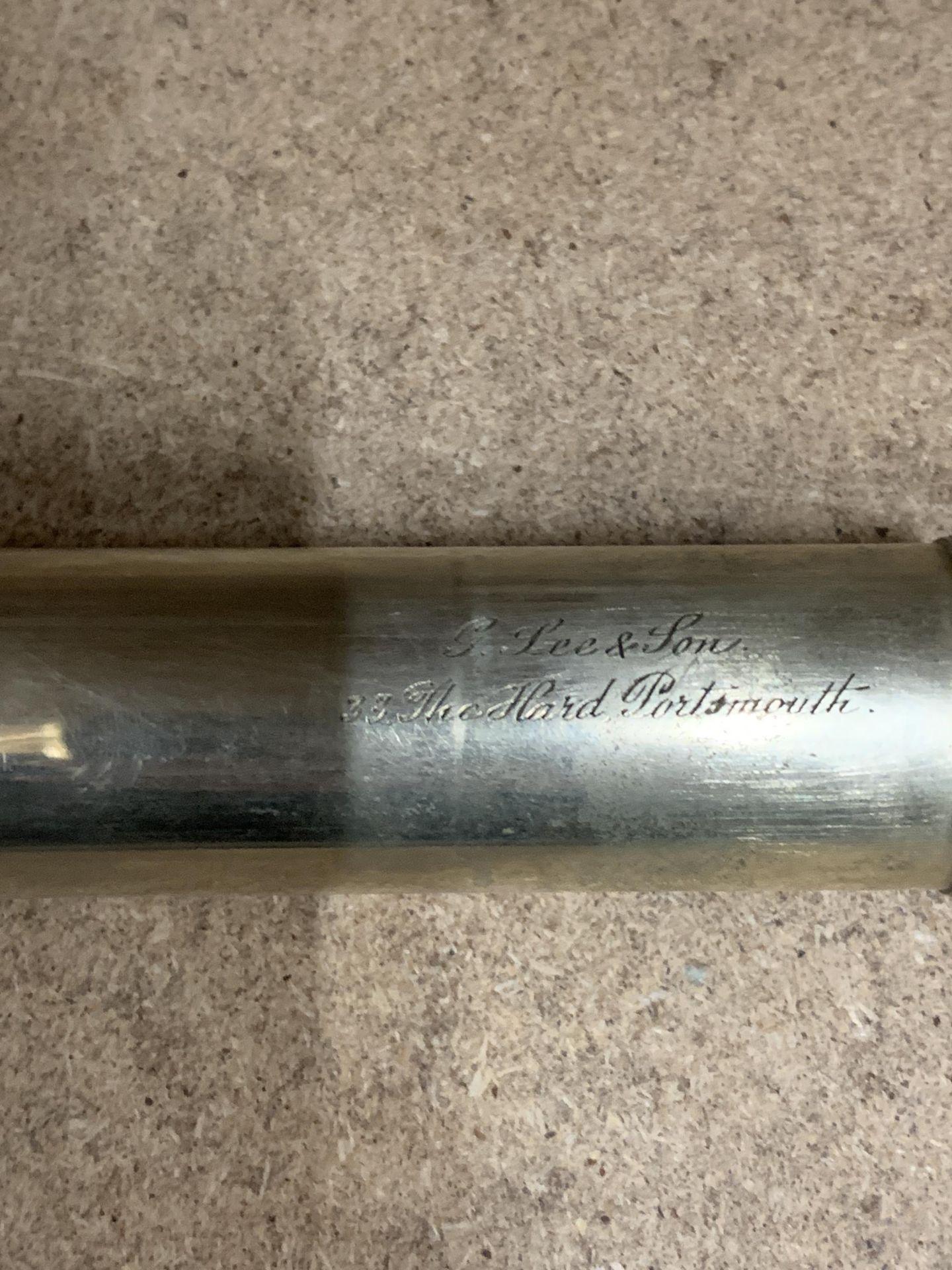 A VINTAGE BRASS TELESCOPE WITH LEATHER CASING MADE BY G LEE AND SON, 33 THE HARD, PORTSMOUTH - Image 2 of 4