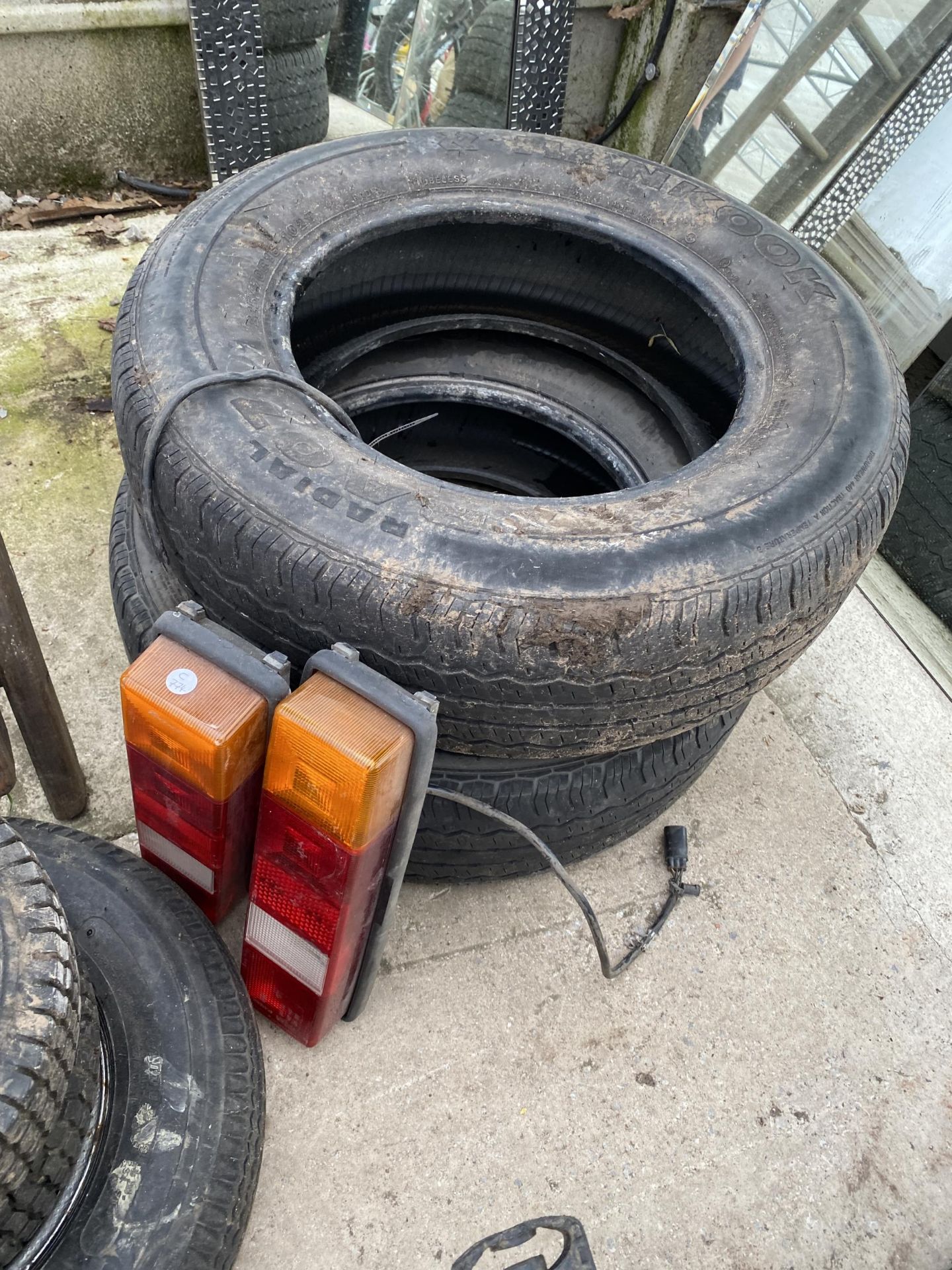 AN ASSORTMENT OF WHEELS AND TYRES AND TWO TRAILER LIGHTS - Image 3 of 3