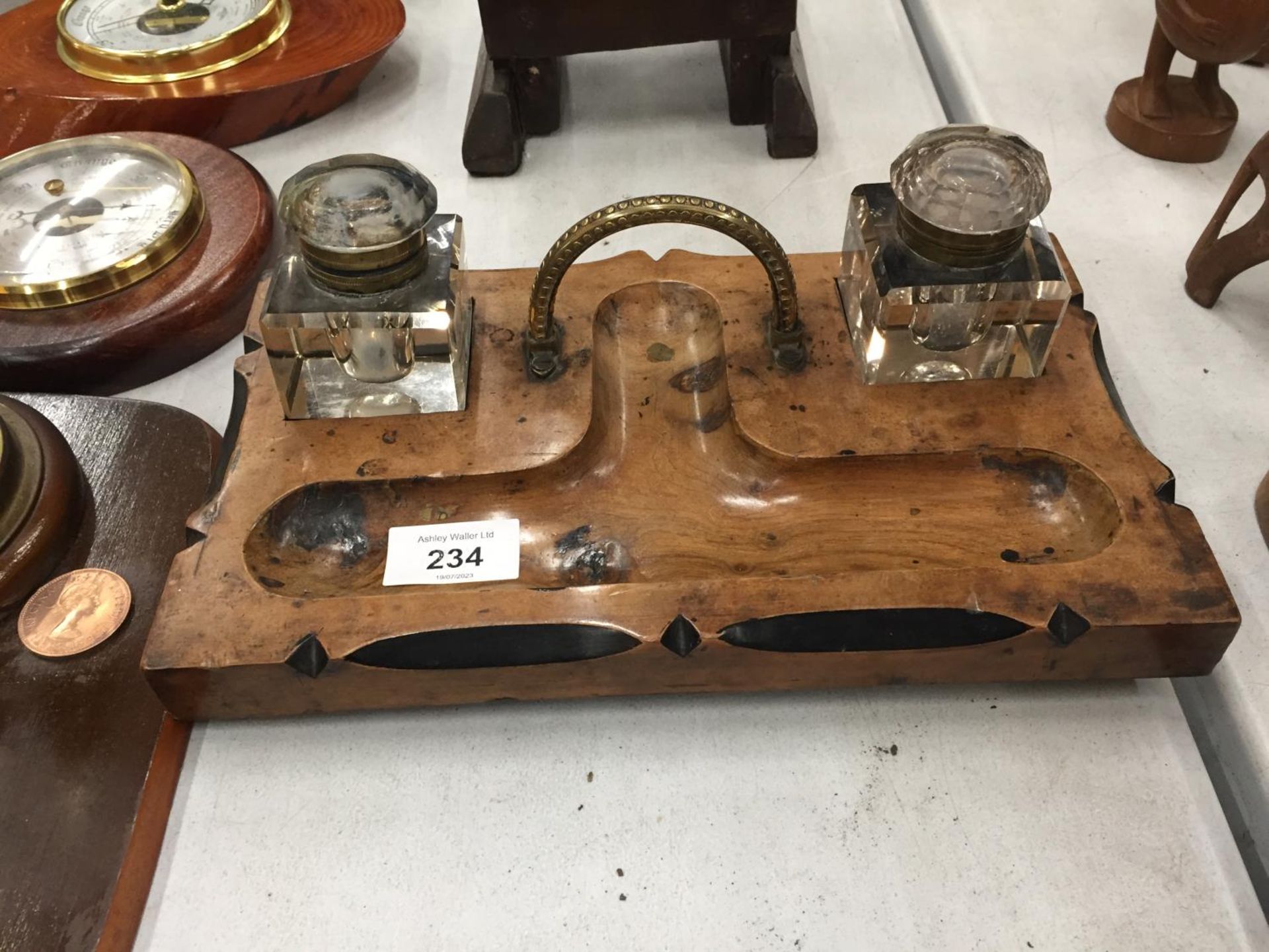 A VICTORIAN PEN AND INK STAND WITH GLASS INKWELLS