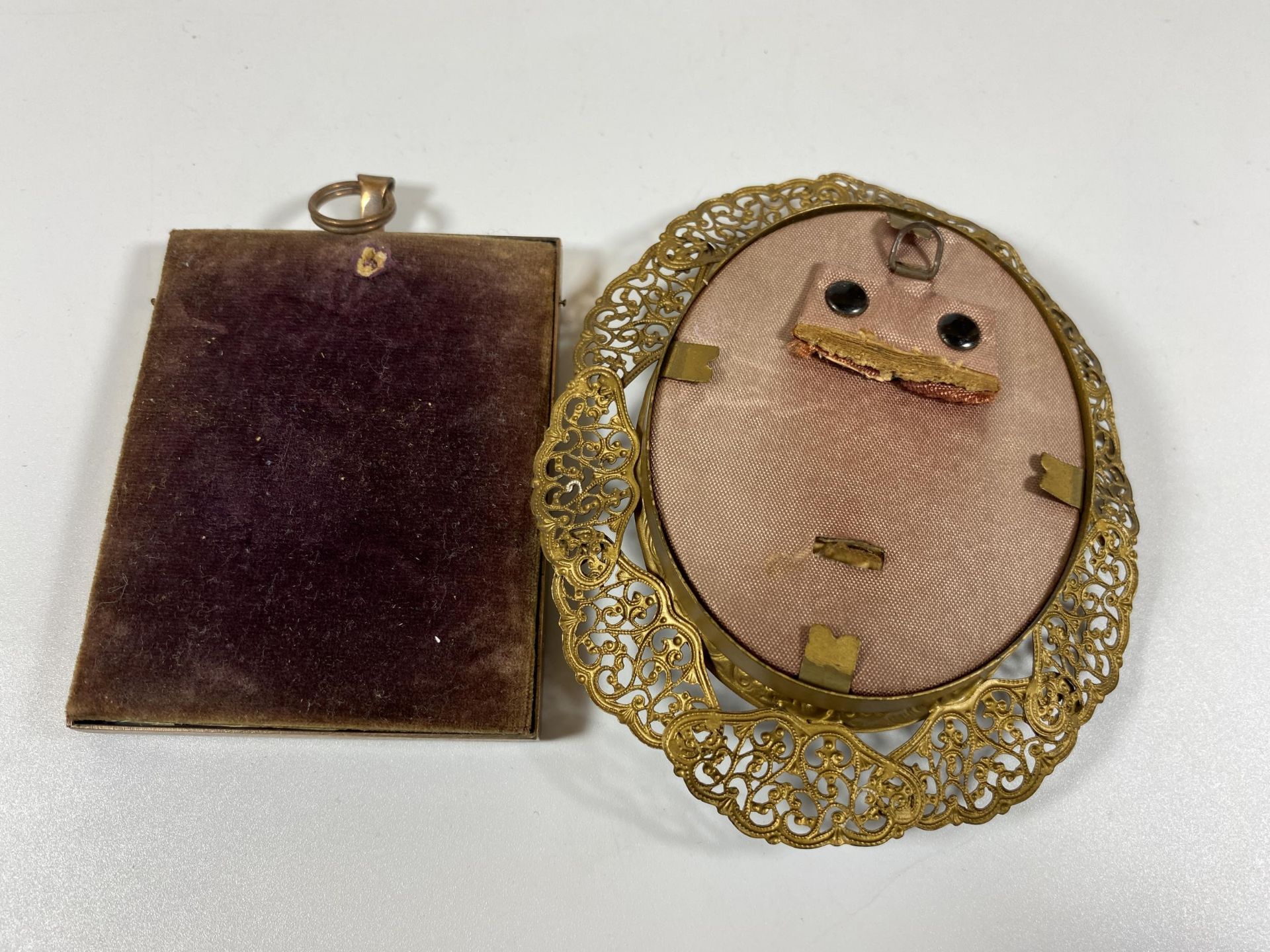 TWO VINTAGE PORTRAIT MINIATURES TO INCLUDE BRASS FILIGREE FRAME EXAMPLE, LENGTH 11CM - Image 4 of 5