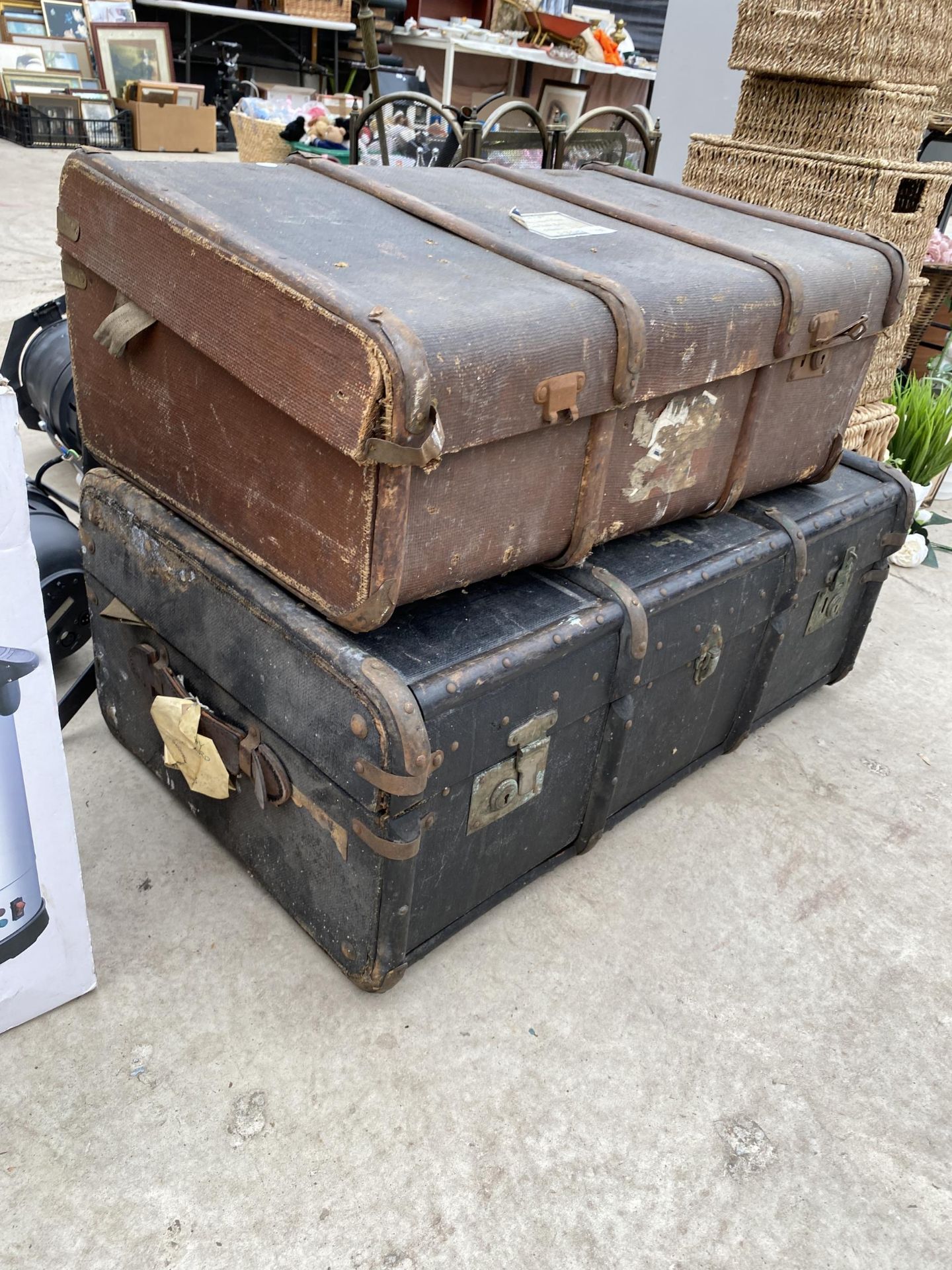 TWO HARD VINTAGE TRAVEL CASES - Image 2 of 2