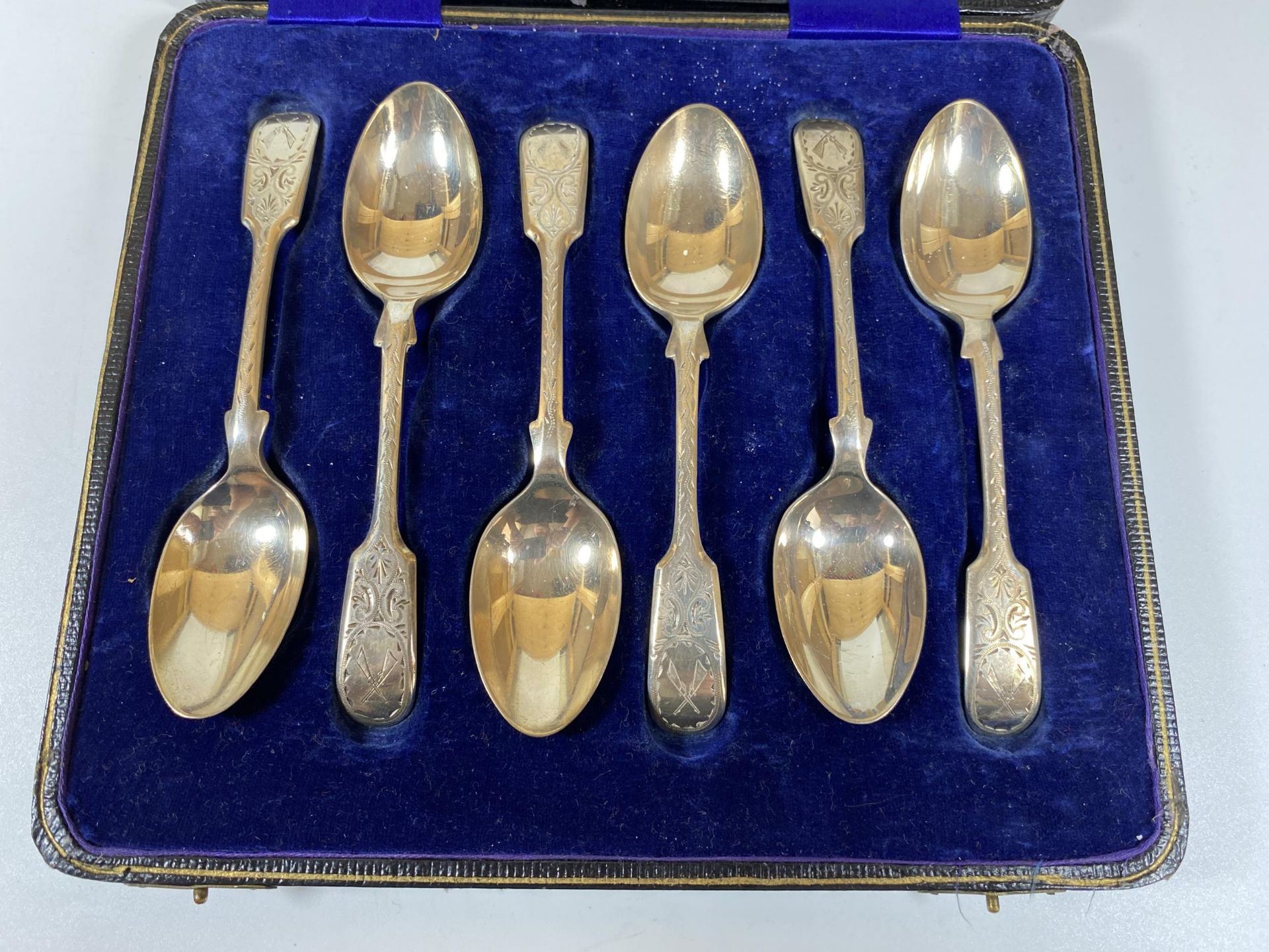 A CASED SET OF SIX GEORGE V SILVER TEASPOONS, HALLMARKS FOR SHEFFIELD, 1923, MAKERS VINERS LTD, - Image 2 of 6