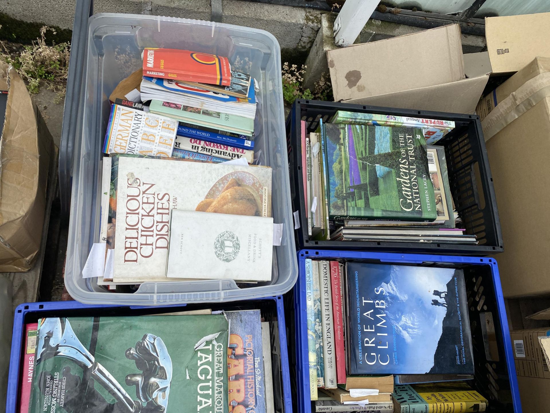 A LARGE ASSORTMENT OF BOOKS - Bild 2 aus 2