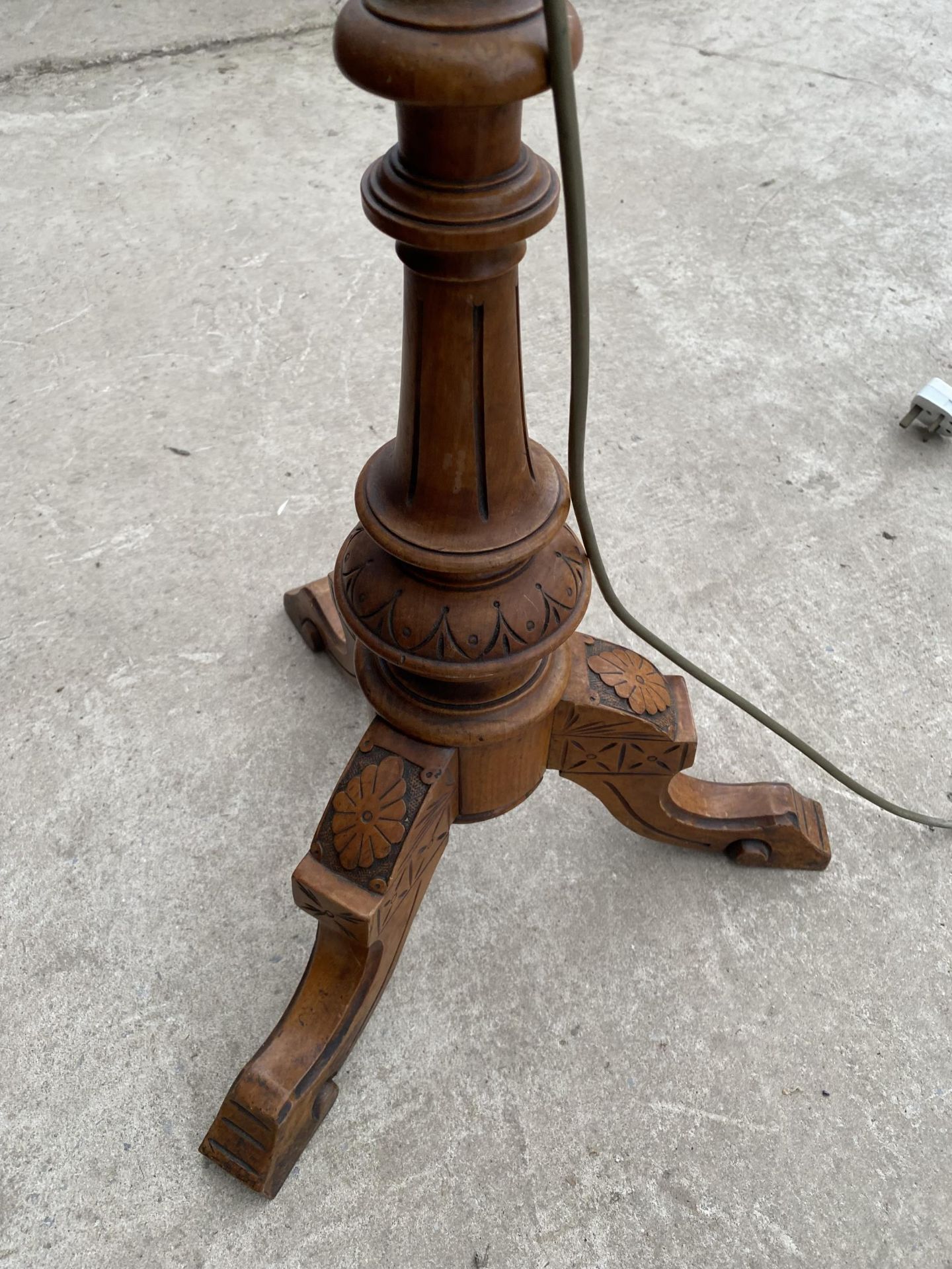 A VICTORIAN WALNUT SAMPLER STAND ON TRIPOD BASE COMPLETE WITH FLEX FOR LIGHT FITTING - Image 2 of 3