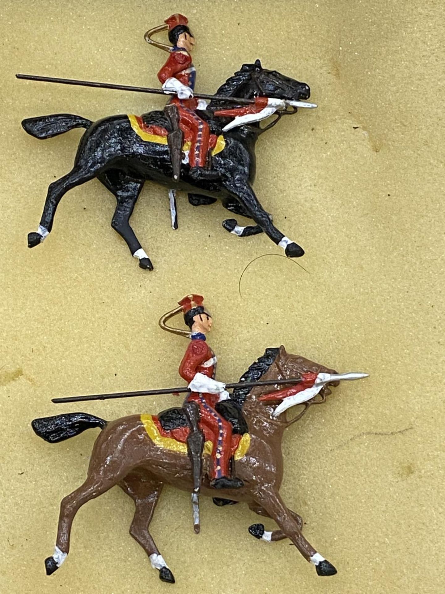 SIX METAL ROYAL HORSE LANCERS CIRCA 1900 LLIVERY - Bild 2 aus 3