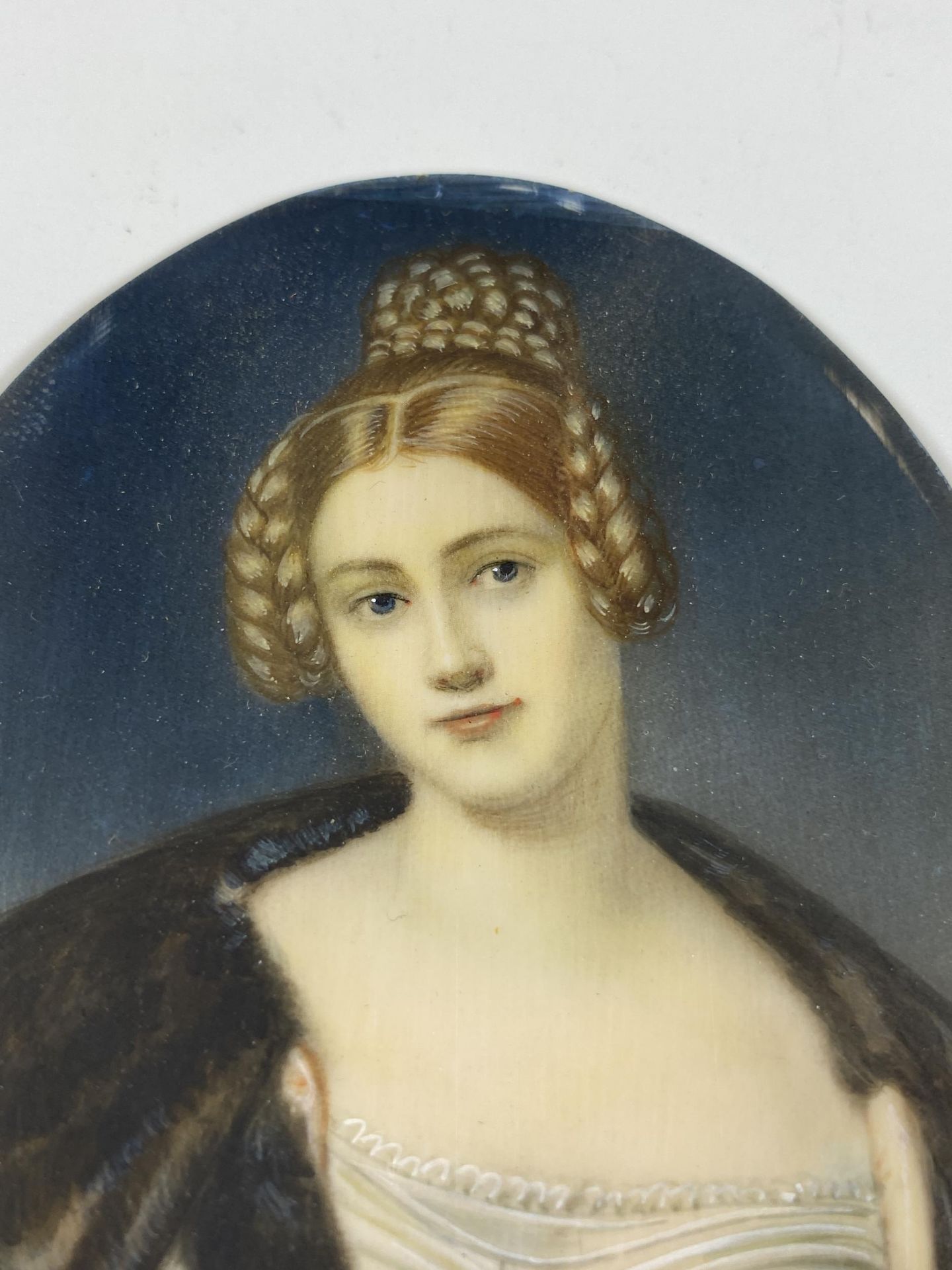 AN EARLY 19TH CENTURY HAND PAINTED PORTRAIT OF A LADY, SIGNED M.STIELER, IN ORNATE BRASS OVAL - Image 9 of 12