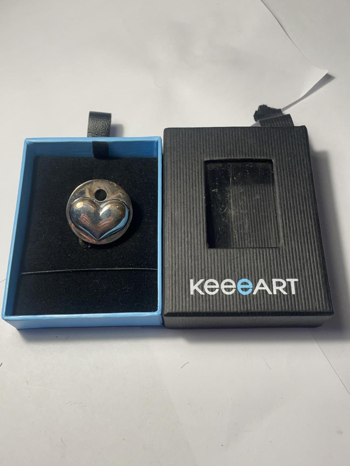 A MARKED 925 SILVER KEY COVER IN A PRESENTATION BOX