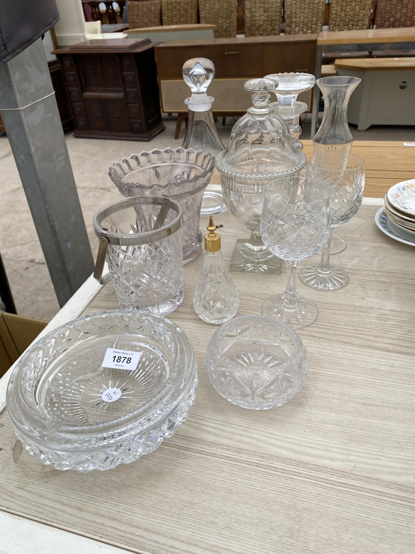 AN ASSORTMENT OF GLASS WARE TO INCLUDE DECANTORS, VASES AND A SCENT BOTTLE ETC