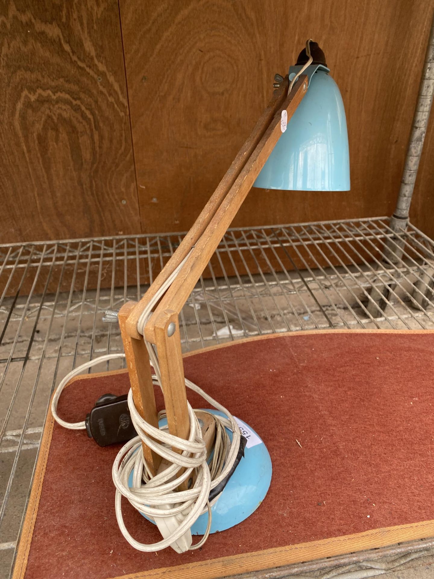 A RETRO WOODEN ADJUSTABLE DESK LAMP - Image 3 of 3