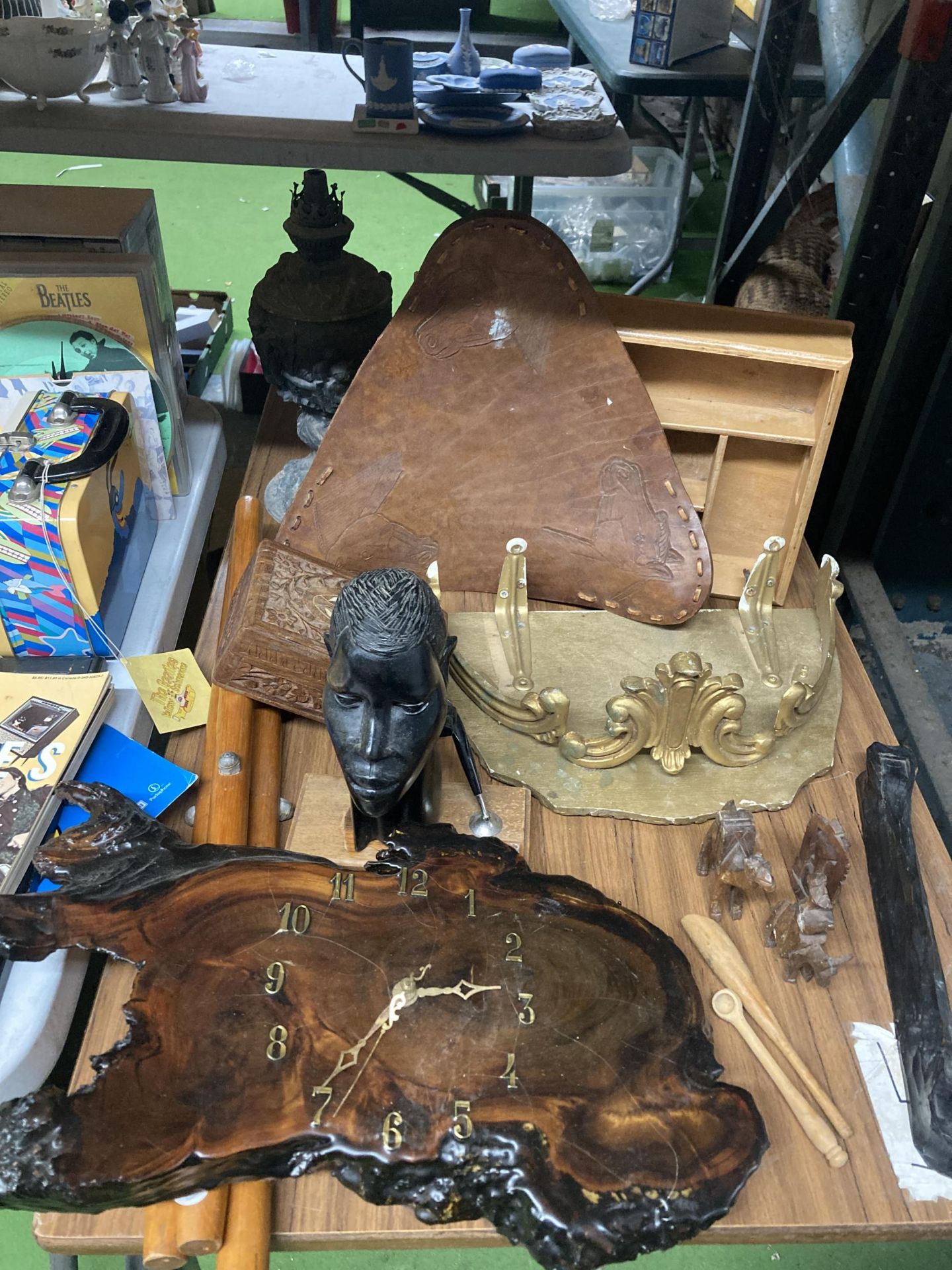 A MIXED WOODEN WARES LOT TO INCLUDE TRIBAL HEAD, WOODEN CLOCK ETC