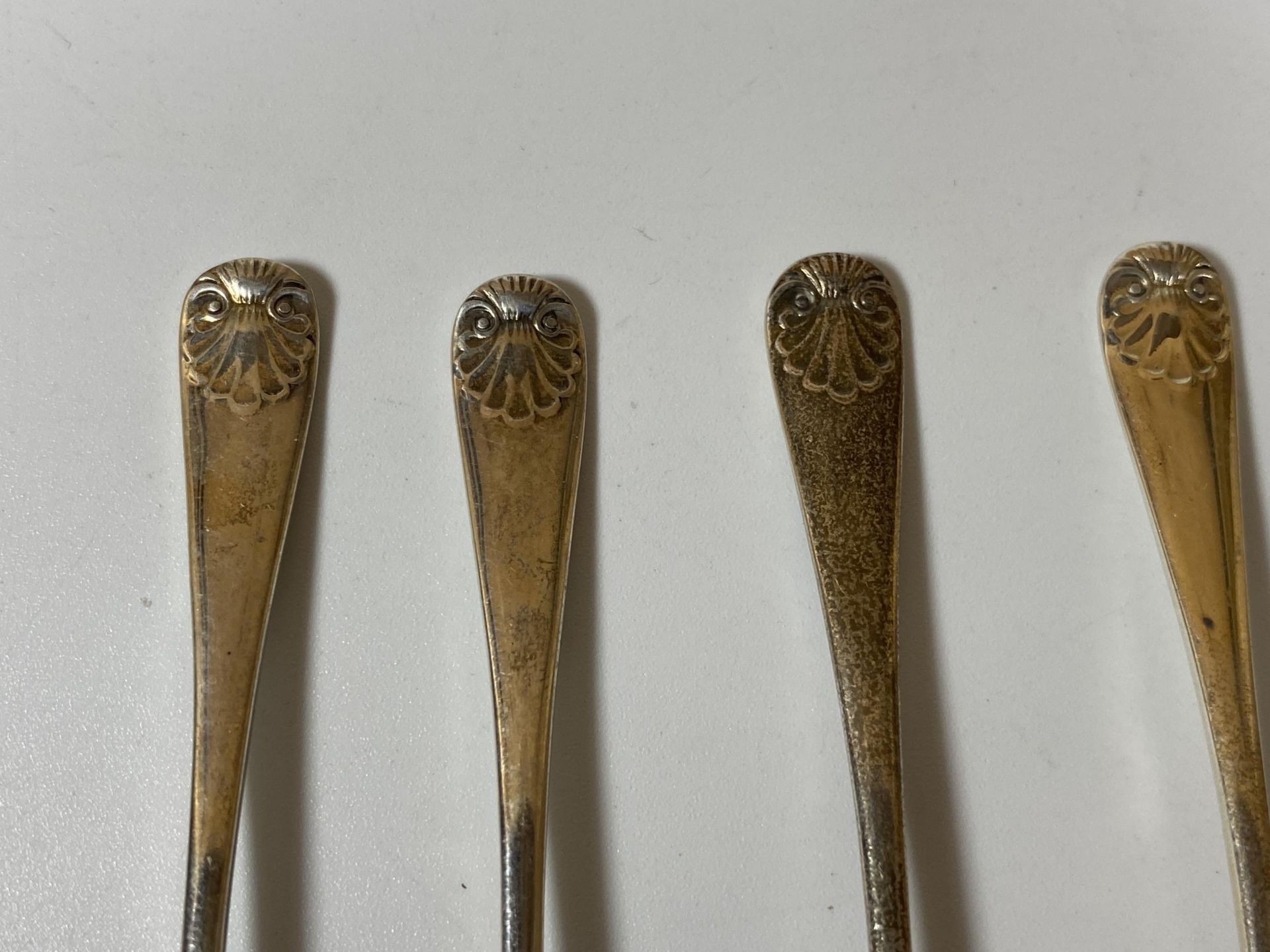 A SET OF SIX SHEFFIELD HALLMARKED SILVER SMALL TEASPOONS, TOTAL WEIGHT 49G - Image 2 of 4