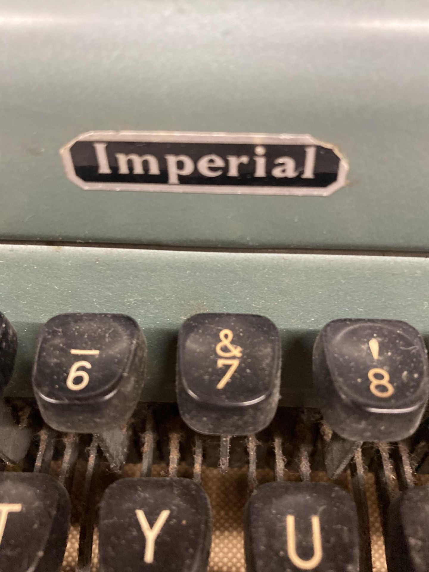 A VINTAGE IMPERIAL 'GOOD COMPANION' TYPEWRITER - Image 3 of 4