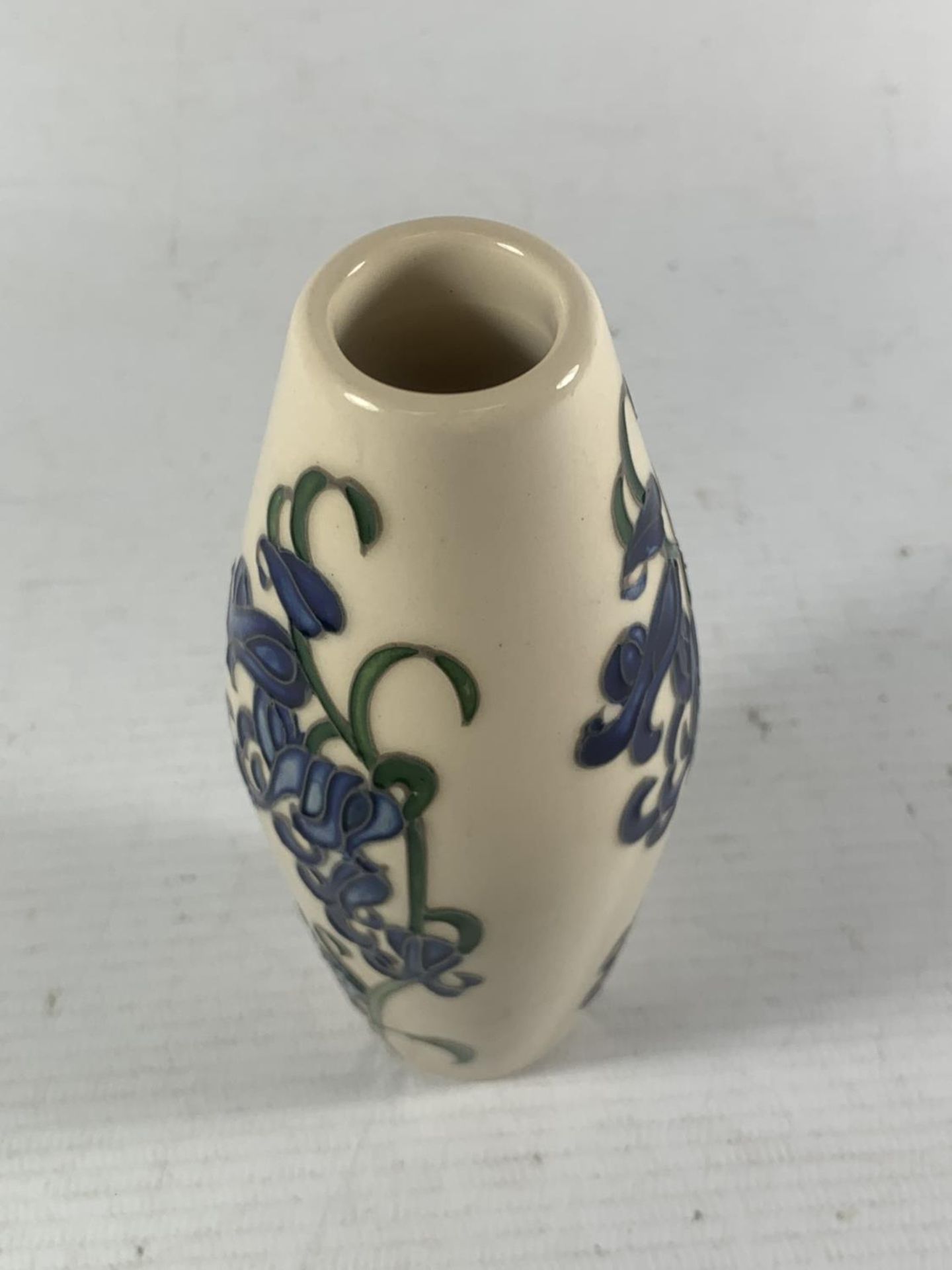 A MOORCROFT BLUEBELL HARMONY VASE HEIGHT 5 INCHES - Image 3 of 4