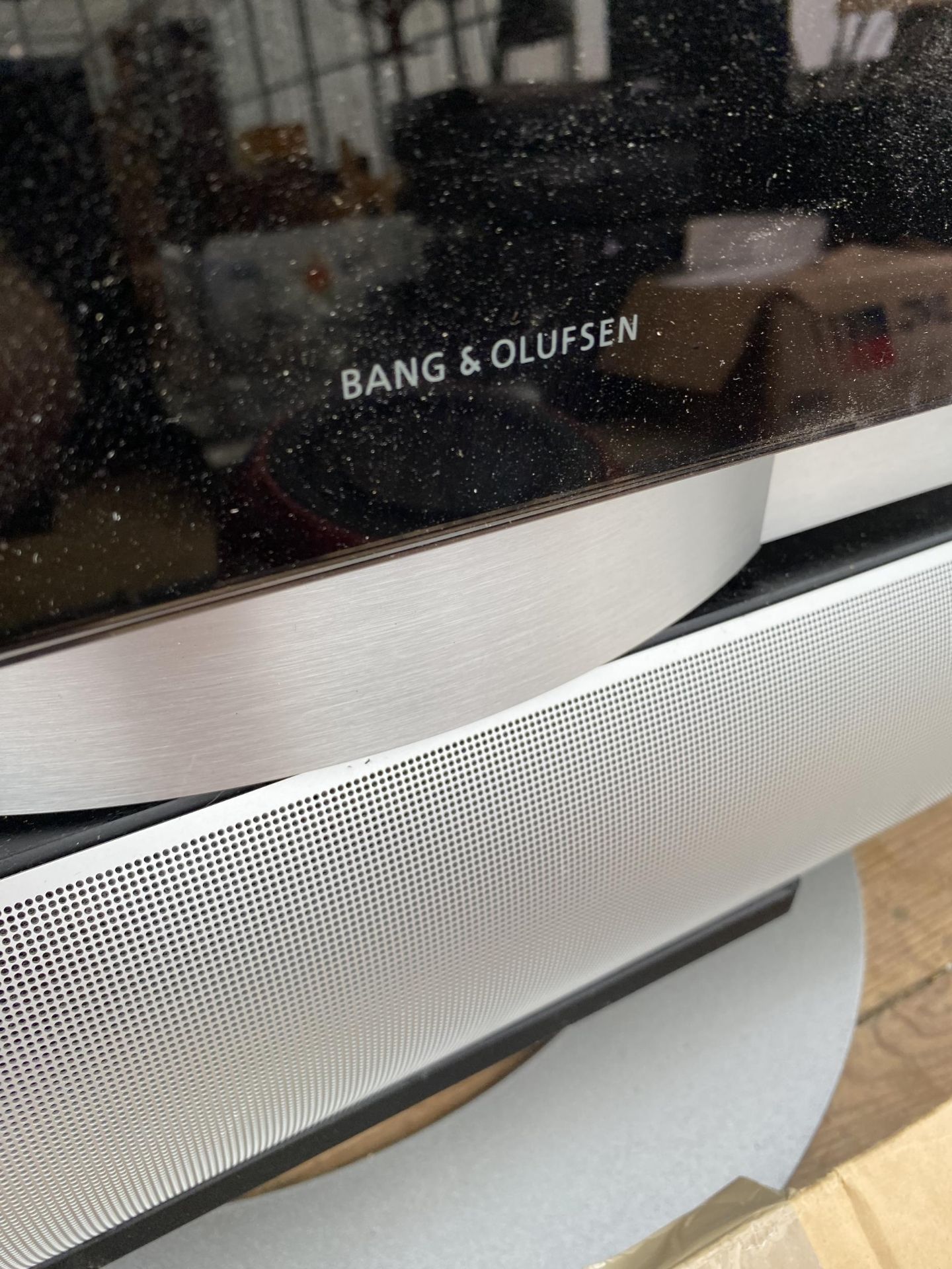 A BANG AND OLUFSEN 39" TELEVISION COMPLETE WITH SOUND BAR AND A SURROUND SOUND SPEAKER SYSTEM AND - Image 4 of 6