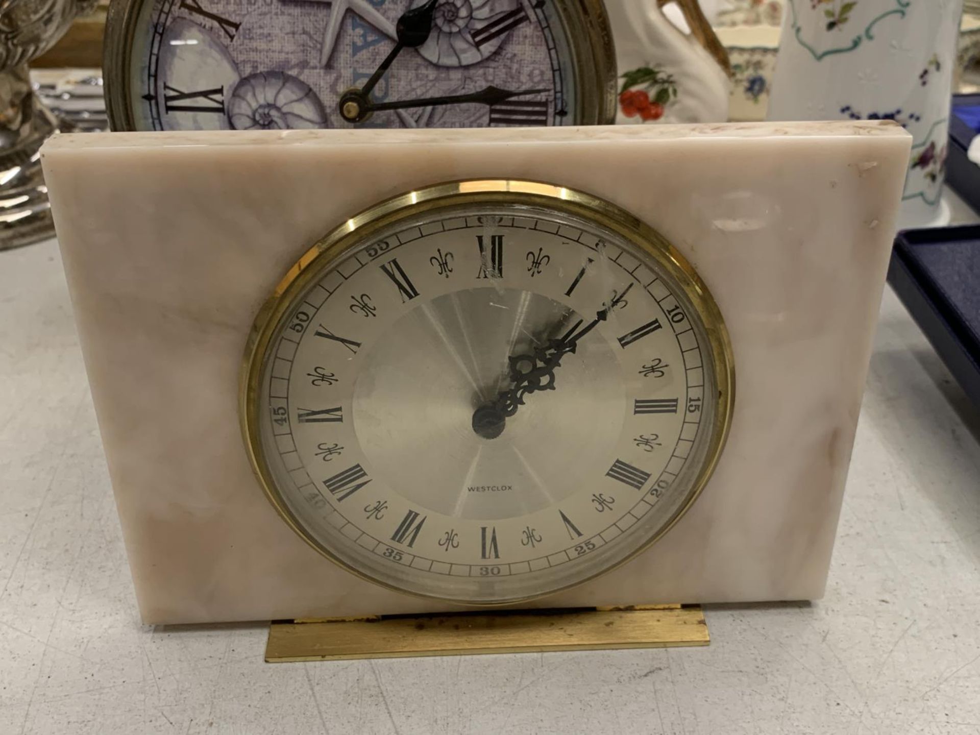 A BATTERY OPERATED CLOCK IN THE FORM OF A POCKET WATCH, WESTCLOX MANTLE CLOCK FAUX MARBLE , - Image 3 of 5