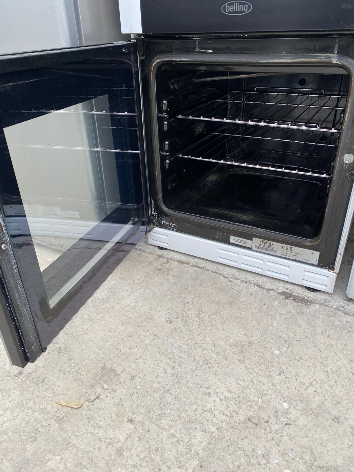 A WHITE AND BLACK BELLING FREESTANDING ELECTRIC OVEN AND HOB - Image 2 of 3