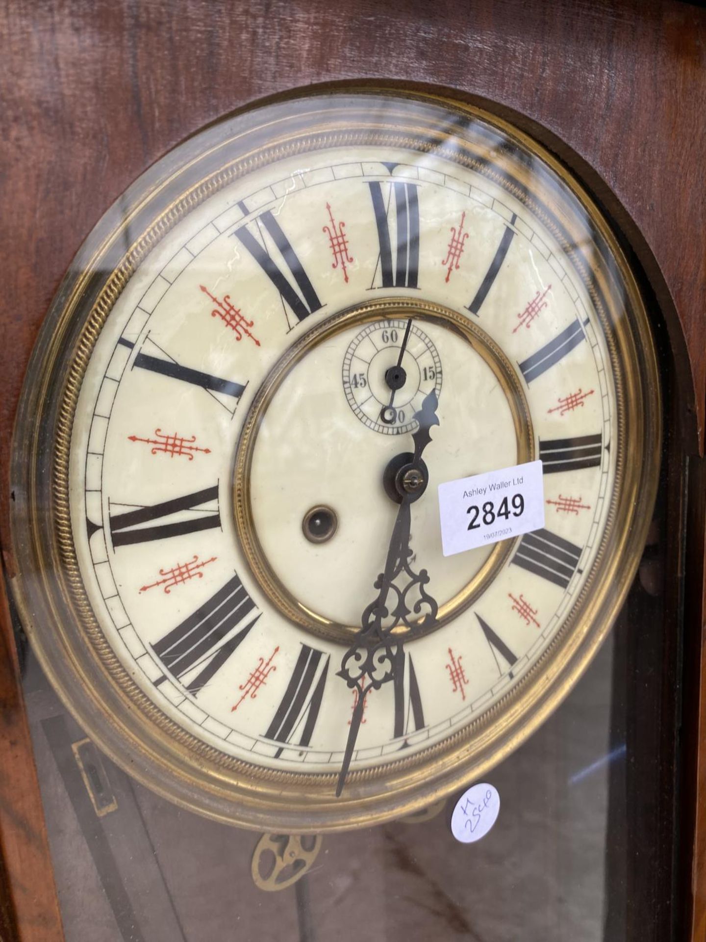 A VICTORIAN WALNUT 8 DAY WALL CLOCK WITH ROMAN NUMERALS AND TWO WEIGHTS - Image 2 of 2