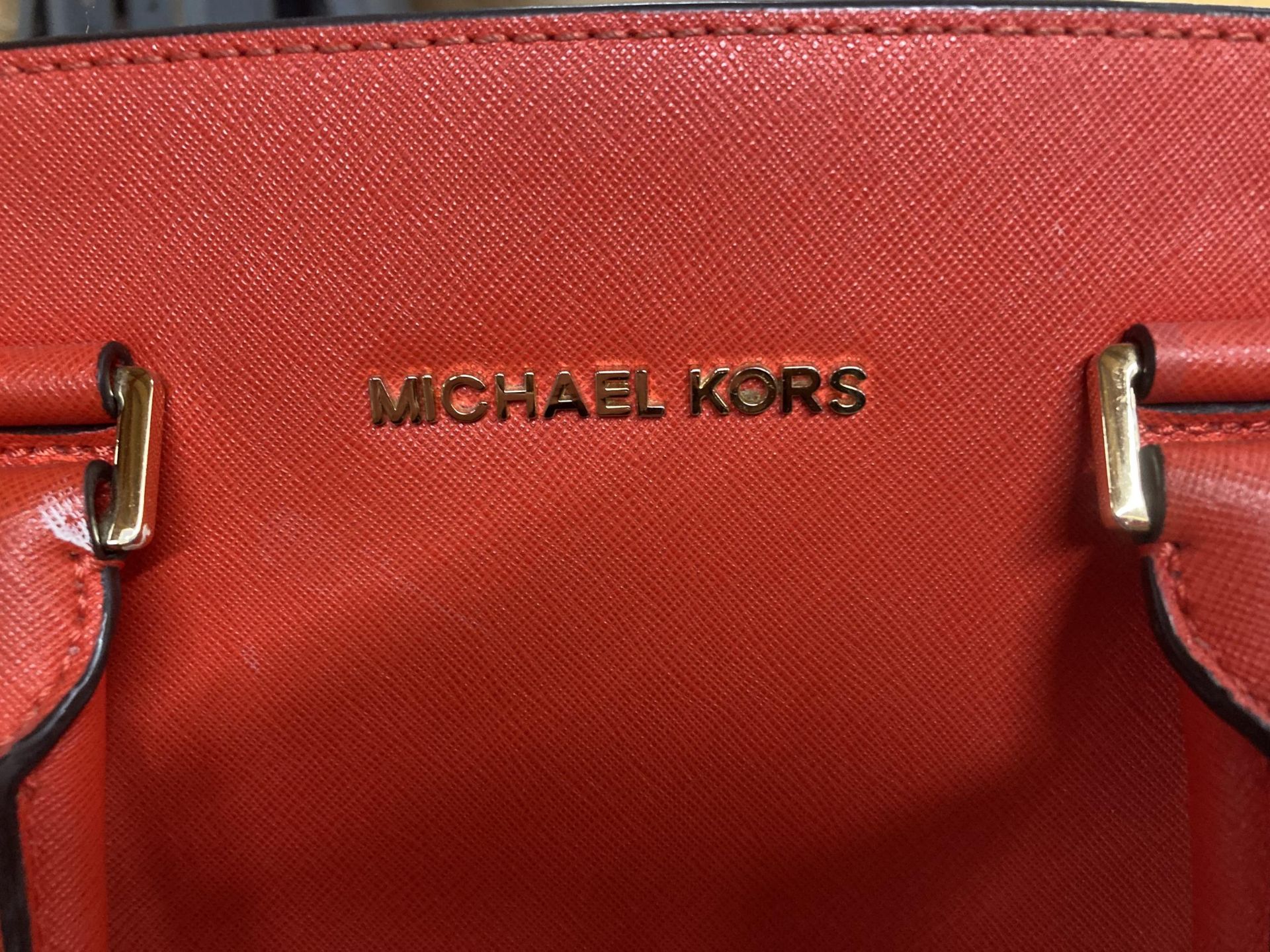 A MICHAEL KORS RED HANDBAG WITH DUST JACKET - Image 2 of 2