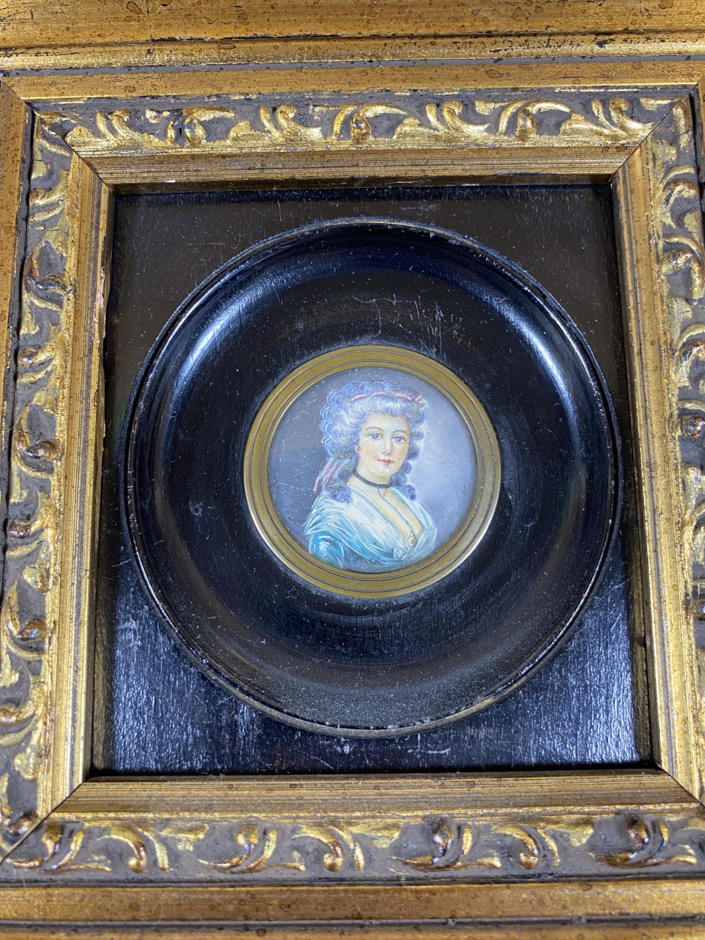 A GILT FRAMED PORTRAIT OF A LADY, 23 X 23CM - Bild 2 aus 6