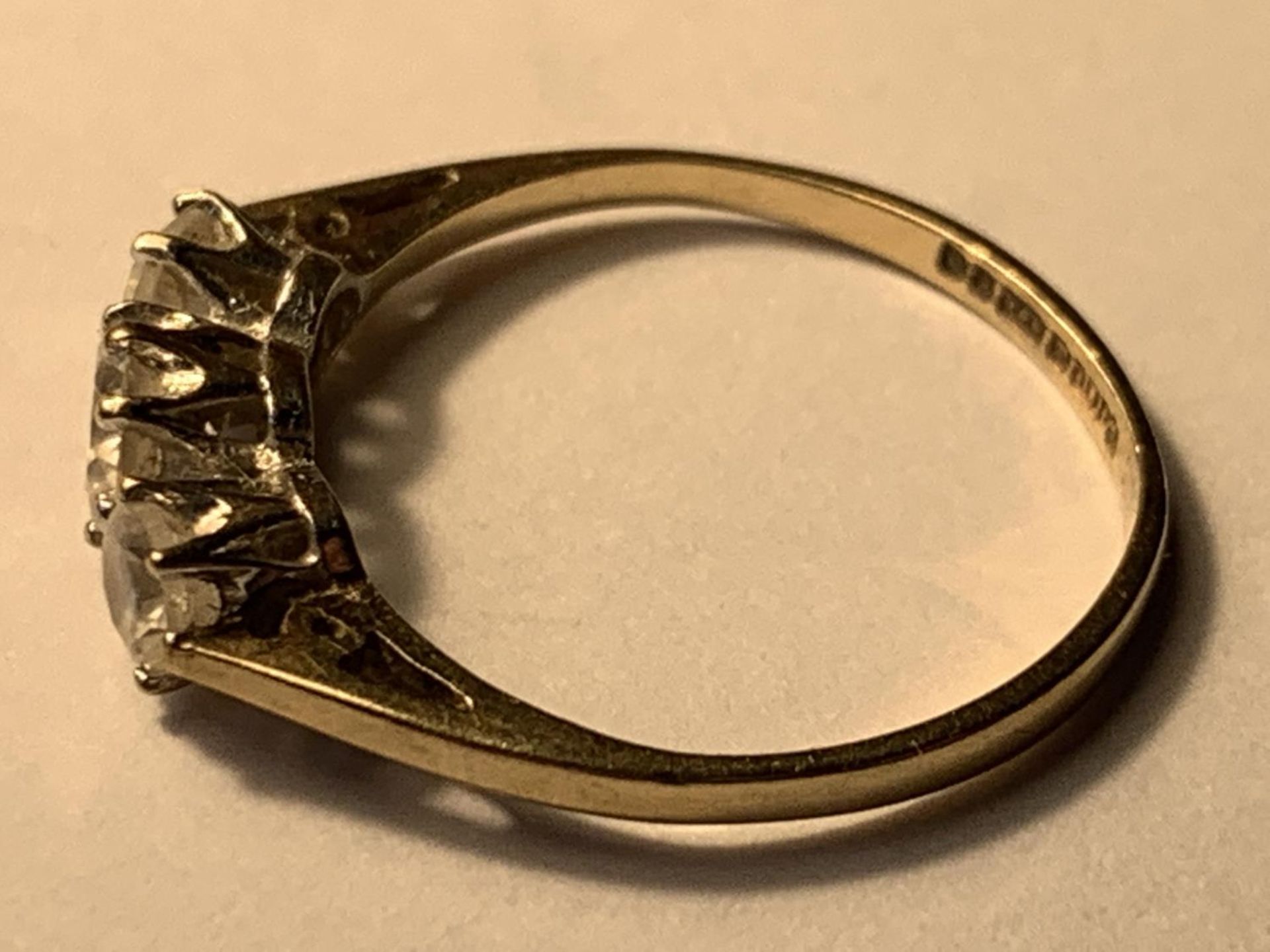 A 9 CART GOLD RING WITH THREE IN LINE CUBIC ZIRCONIAS SIZE K - Image 2 of 3