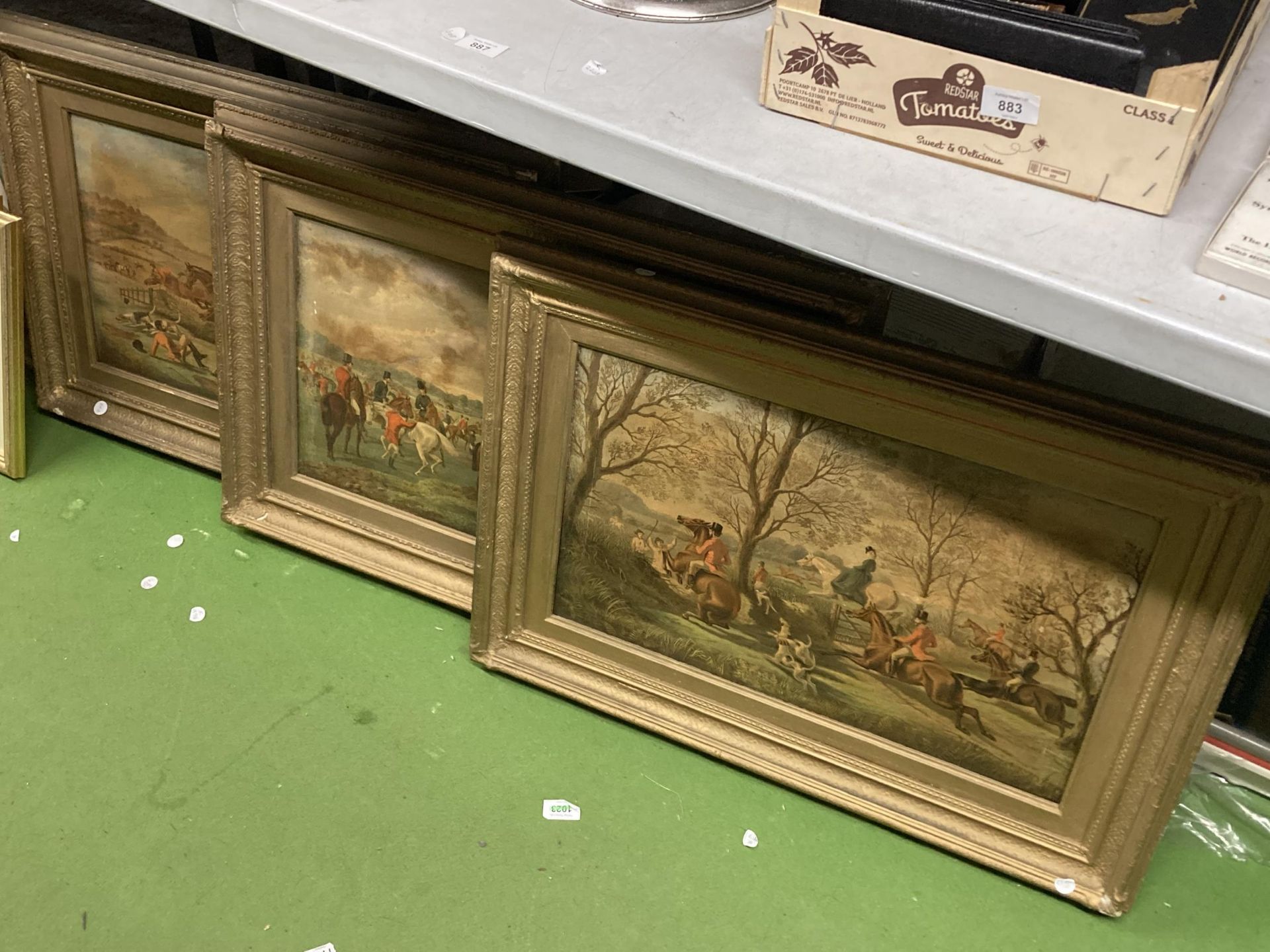 A GROUP OF THREE VINTAGE GILT FRAMED HUNTING PRINTS