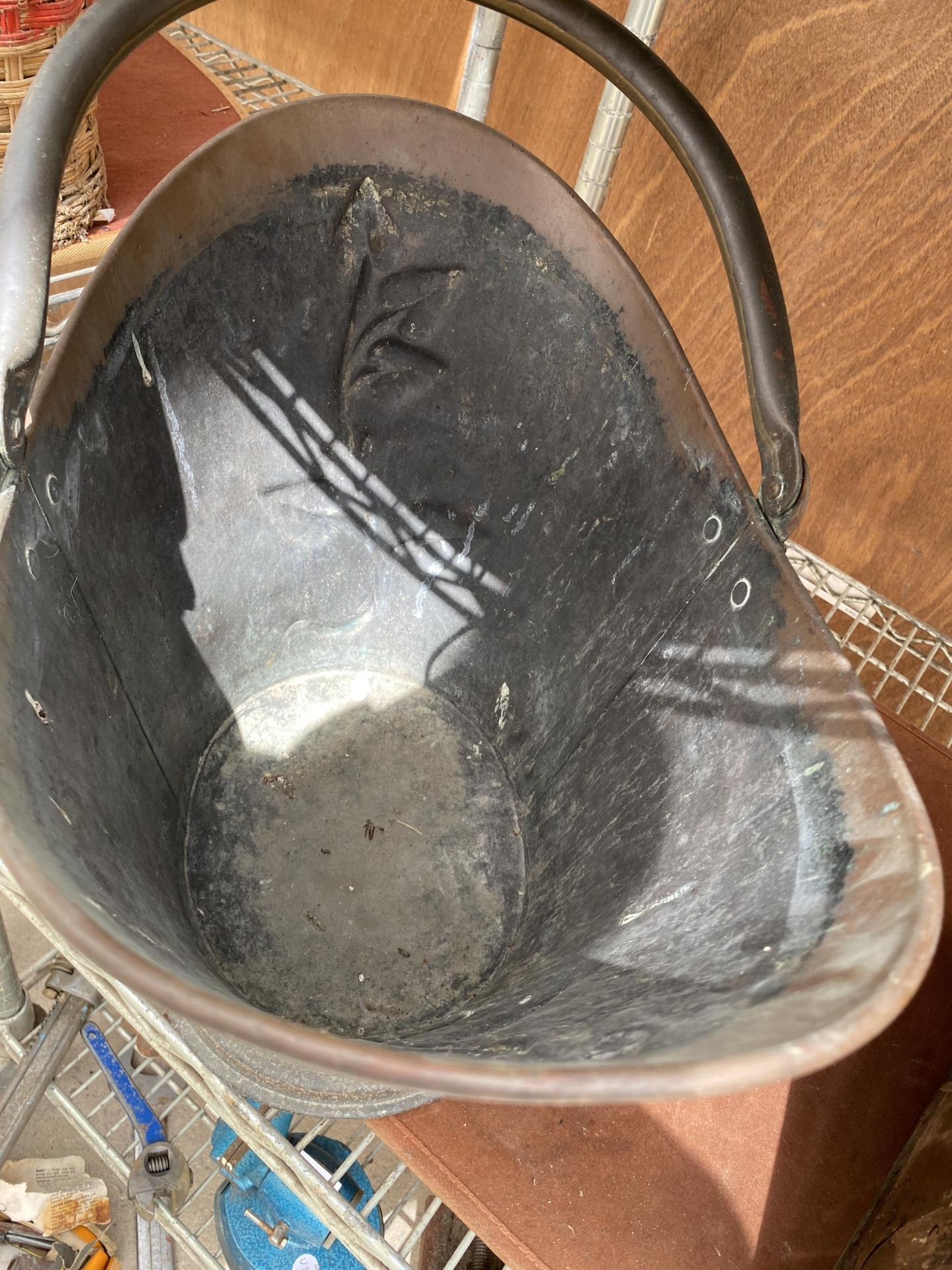 A VINTAGE COPPER COAL BUCKET - Image 2 of 3