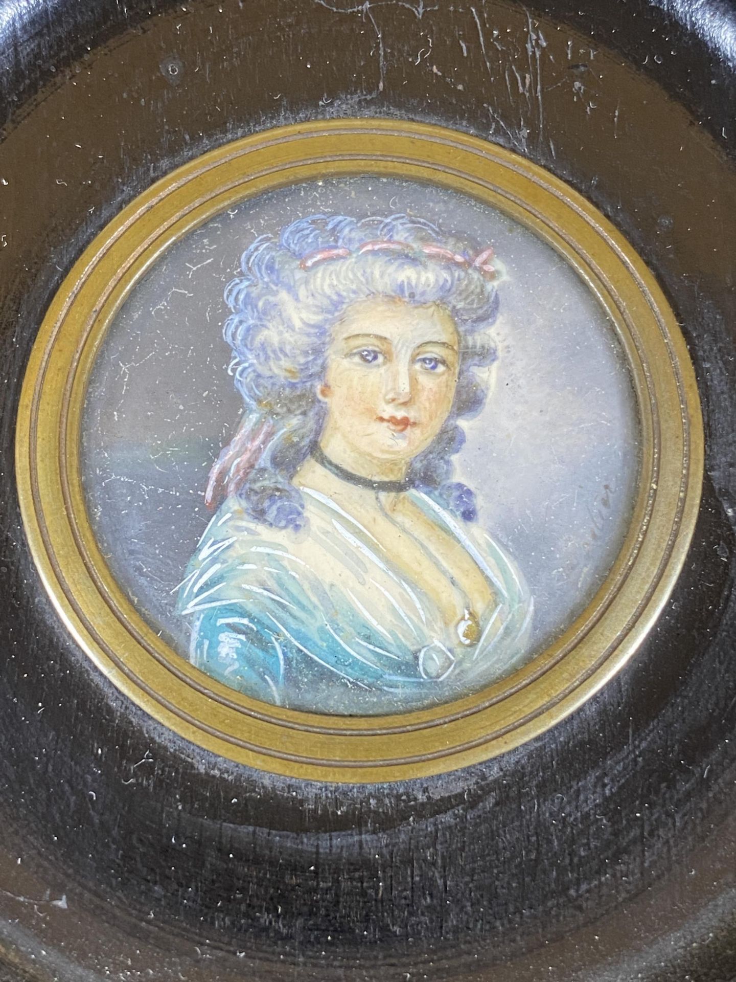 A GILT FRAMED PORTRAIT OF A LADY, 23 X 23CM - Bild 3 aus 6