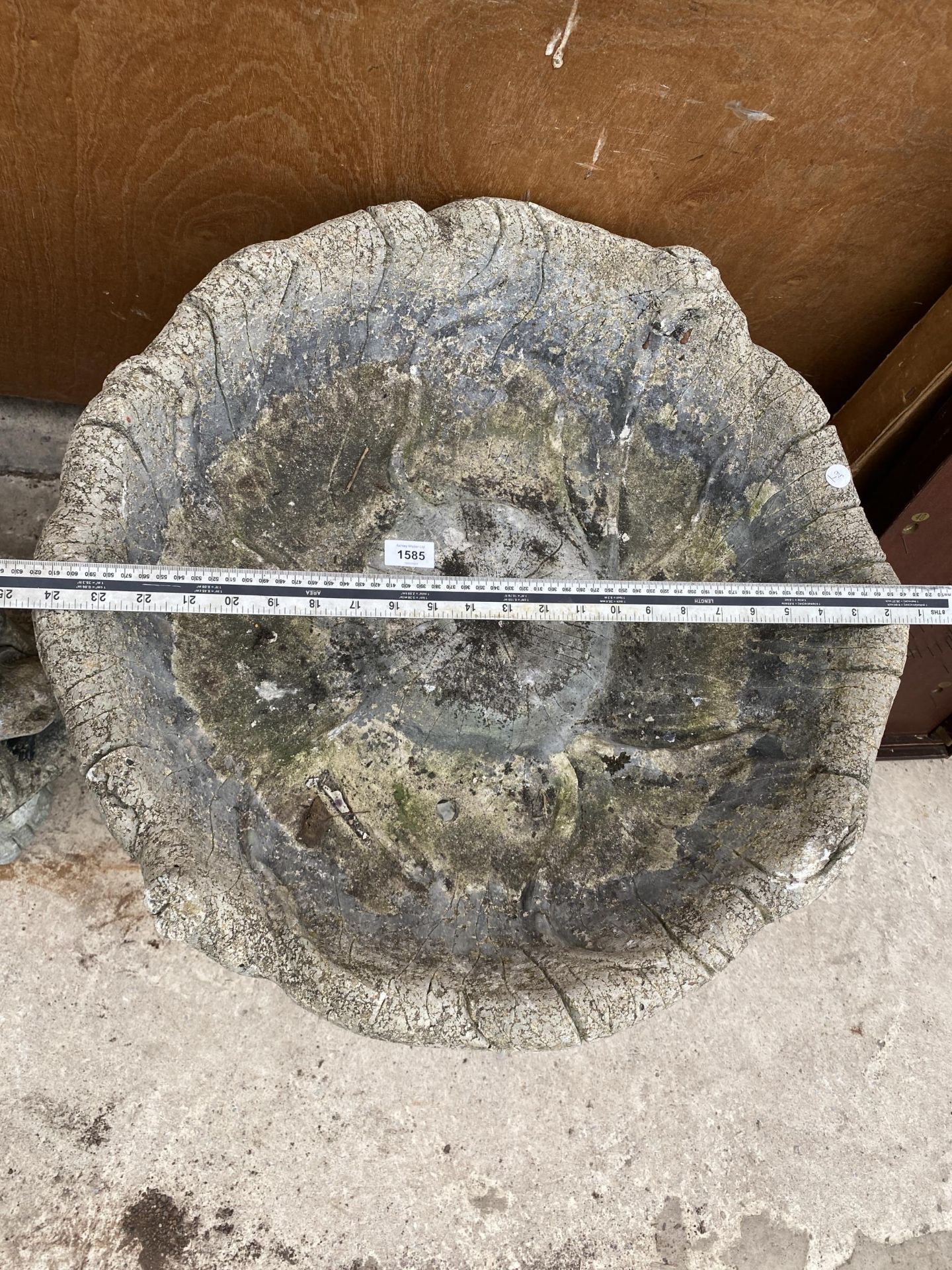 A LARGE RECONSTITUTED STONE BIRD BATH WITH PEDESTAL BASE - Image 3 of 4